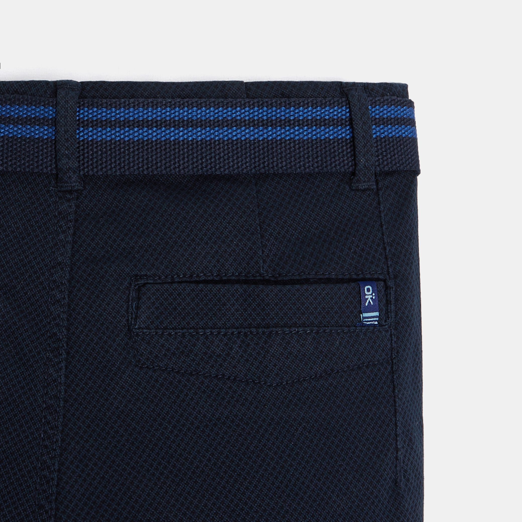 Quần chinos slim-fit