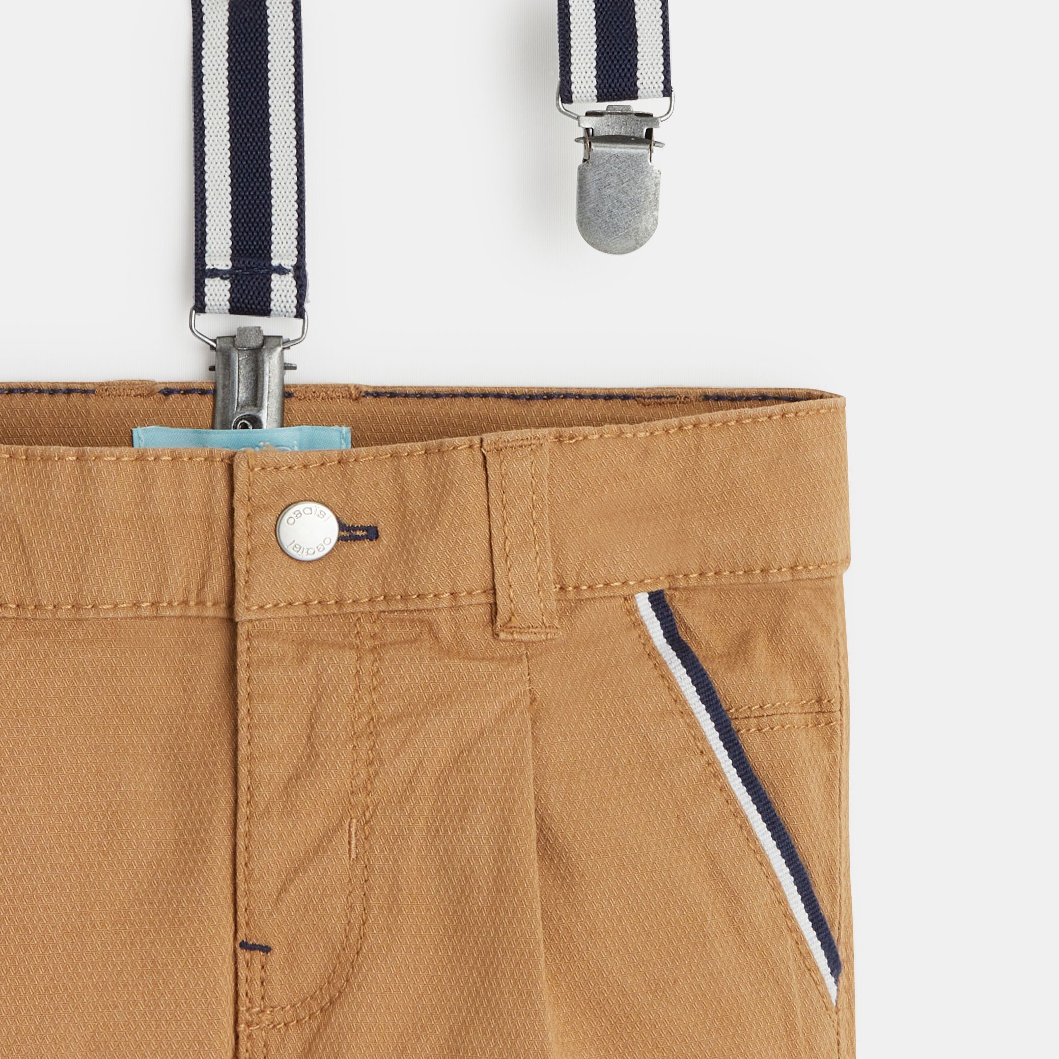 Quần shorts kèm dây đai lưng kẻ sọc