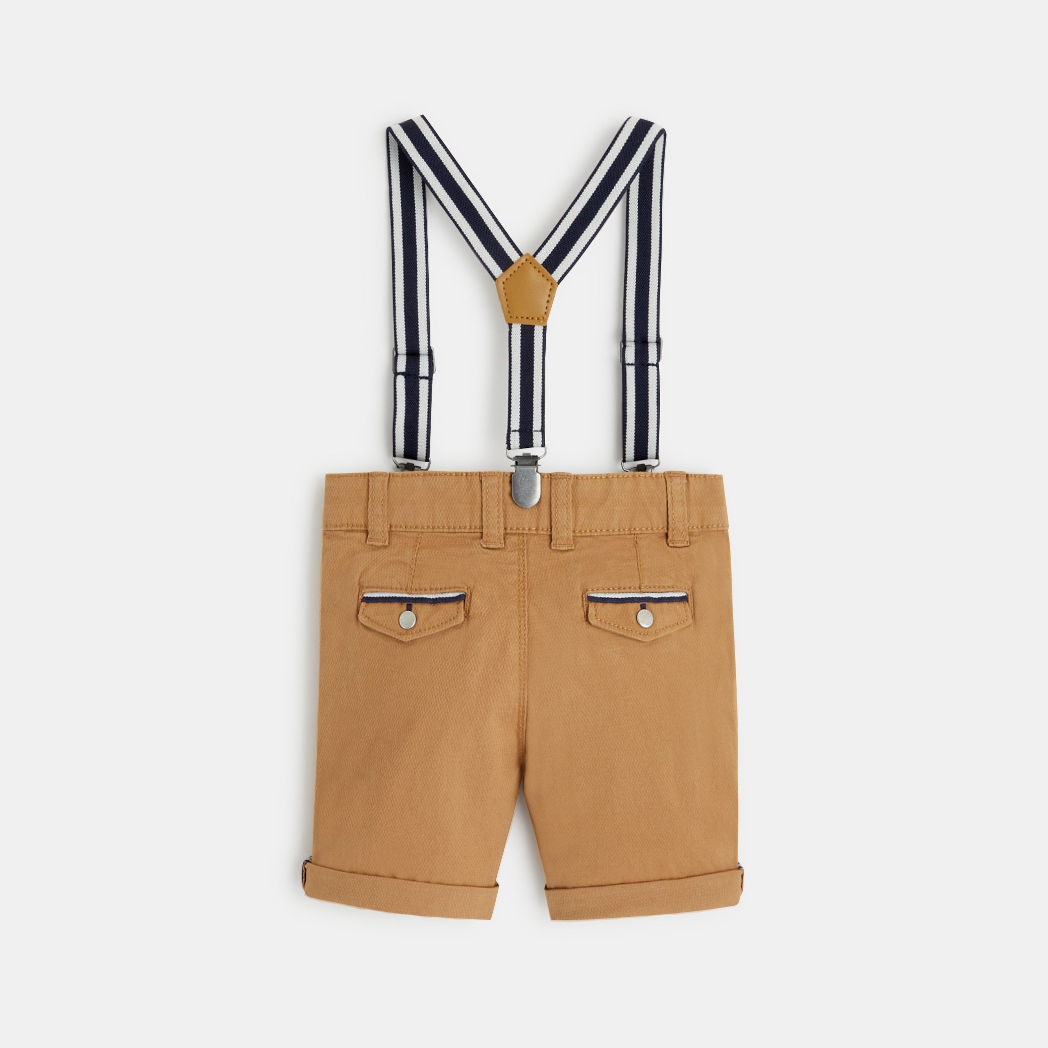 Quần shorts kèm dây đai lưng kẻ sọc