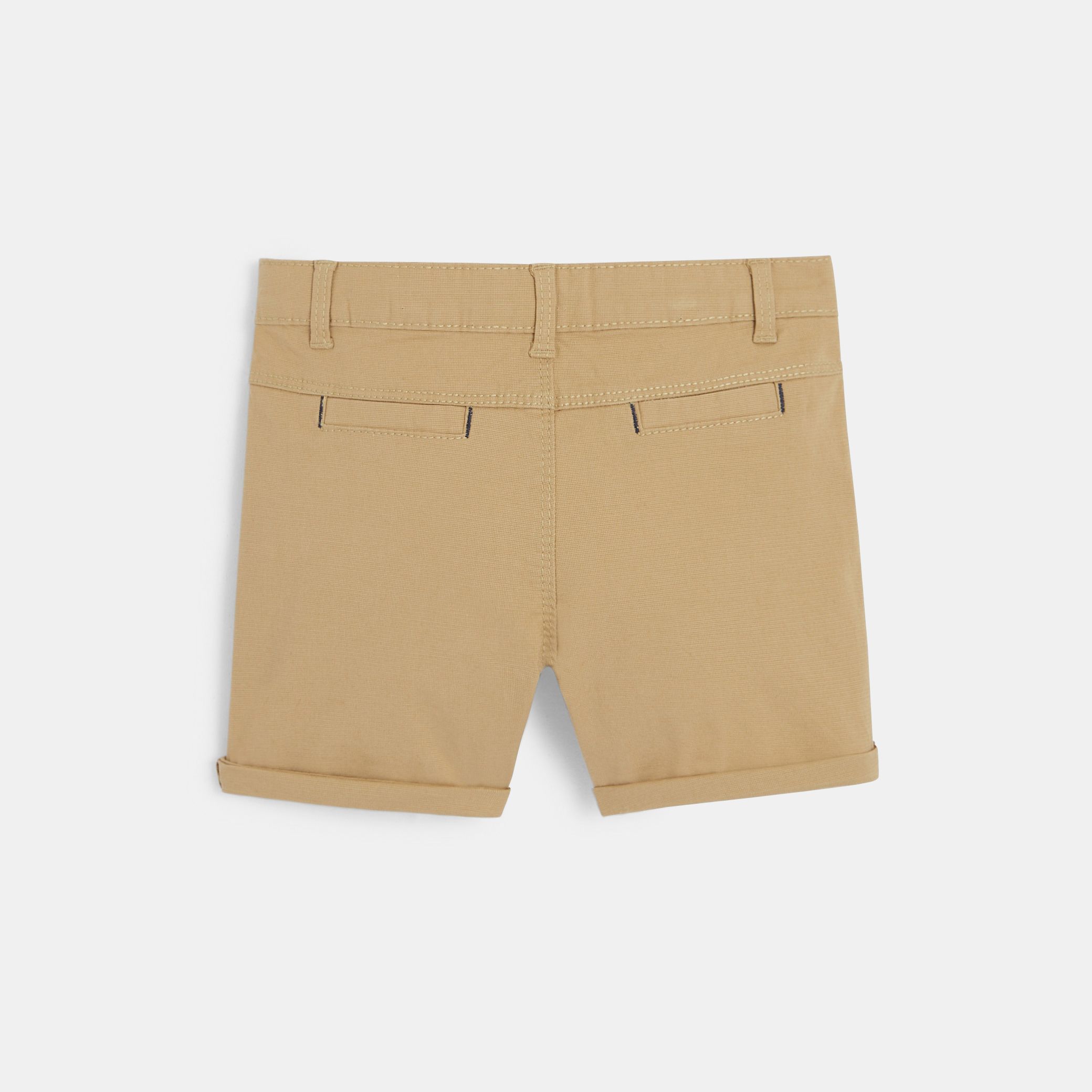 Quần shorts túi nổi bật