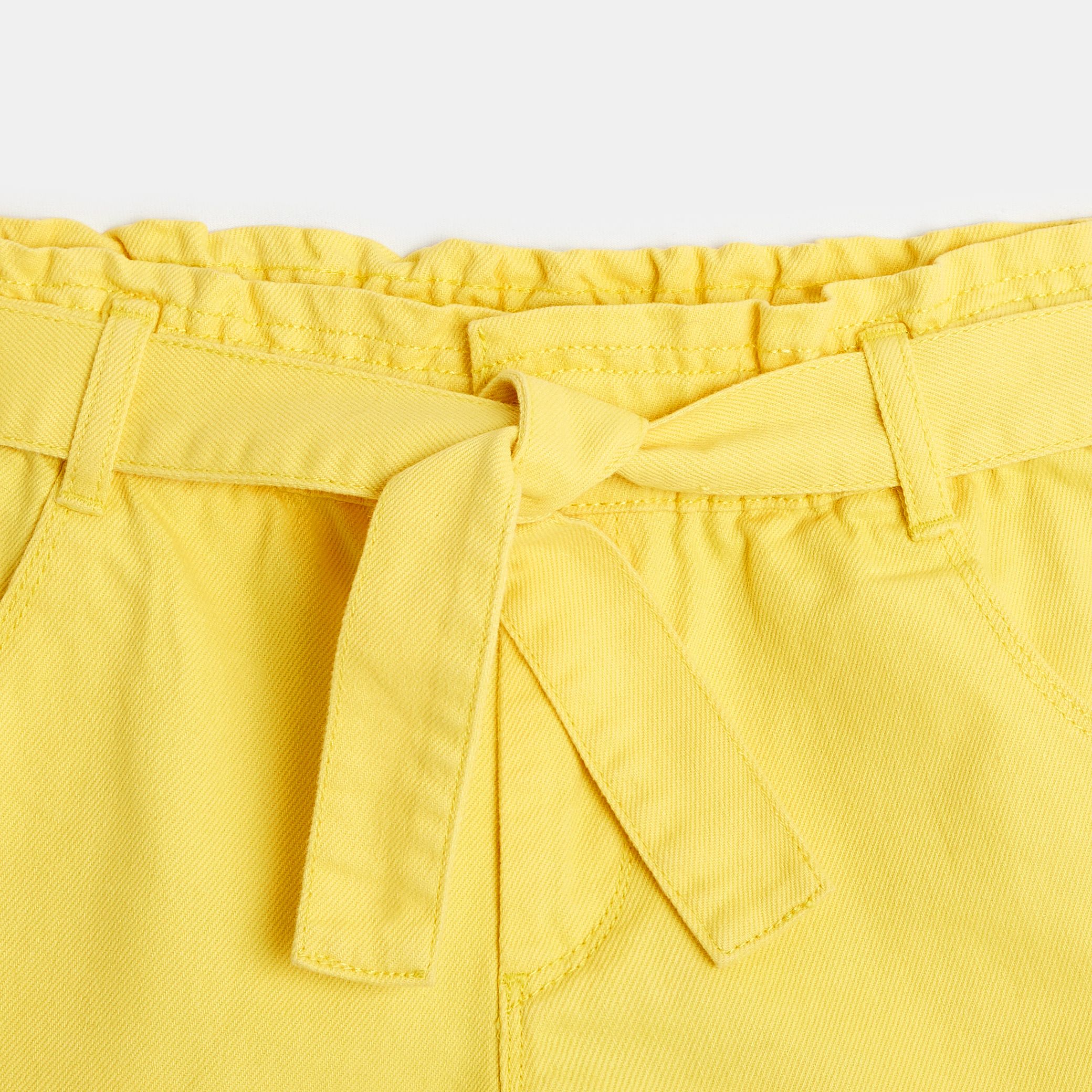 Quần short cạp cao kèm thắt lưng