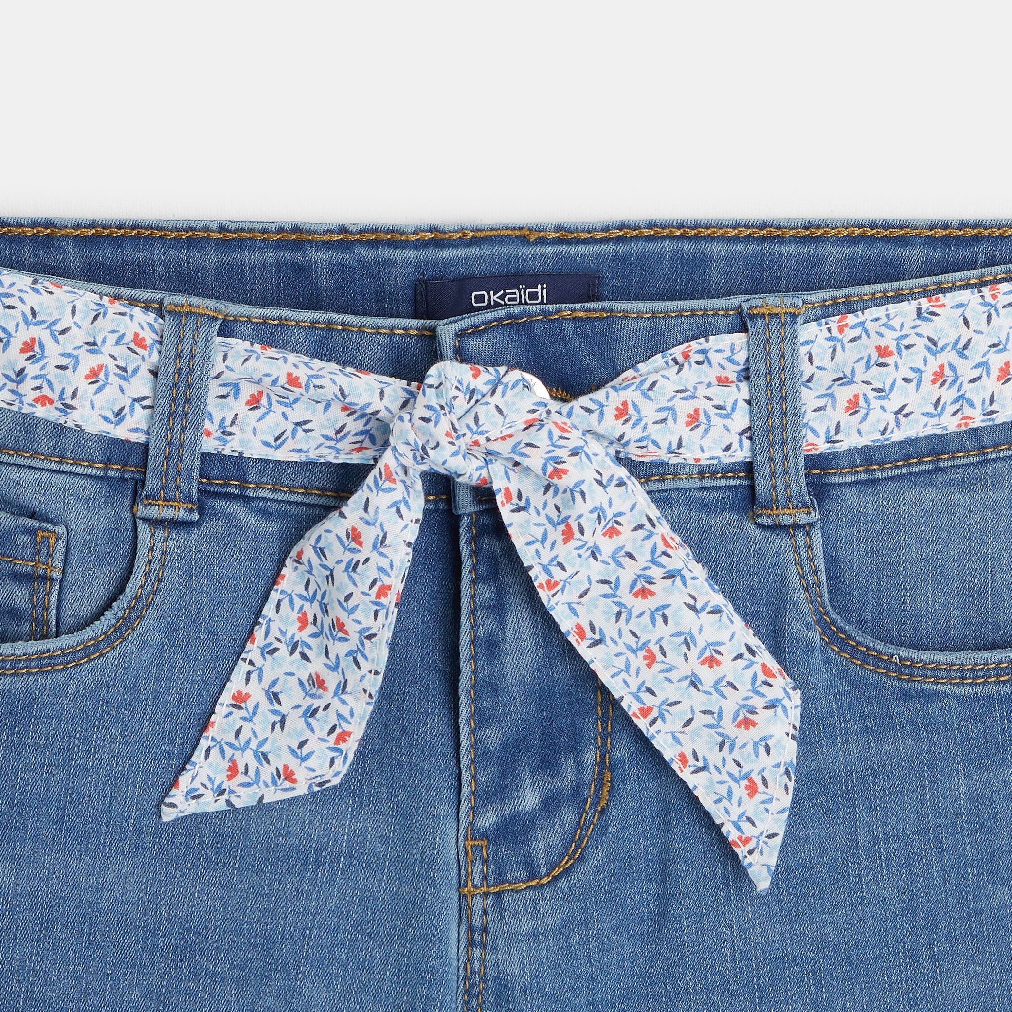 Quần short denim Bermuda và thắt lưng ruy băng