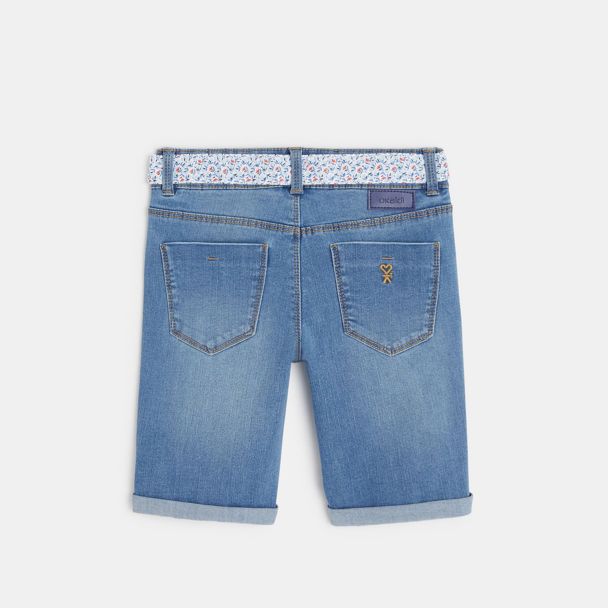 Quần short denim Bermuda và thắt lưng ruy băng