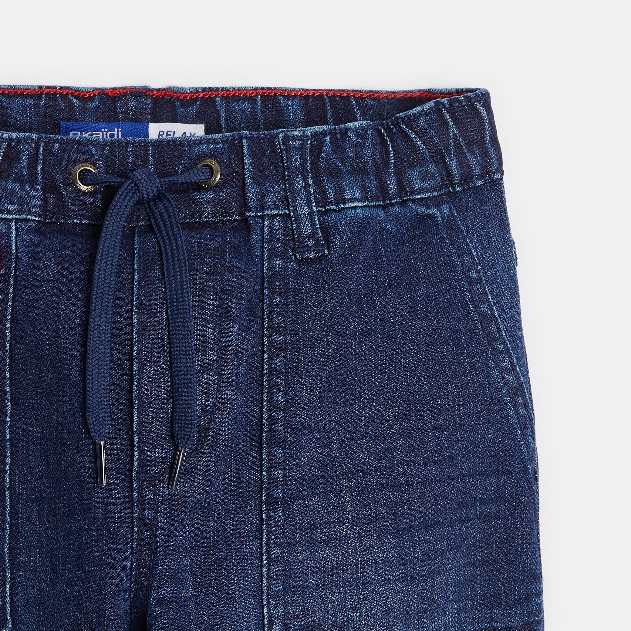 Quần jeans co giãn