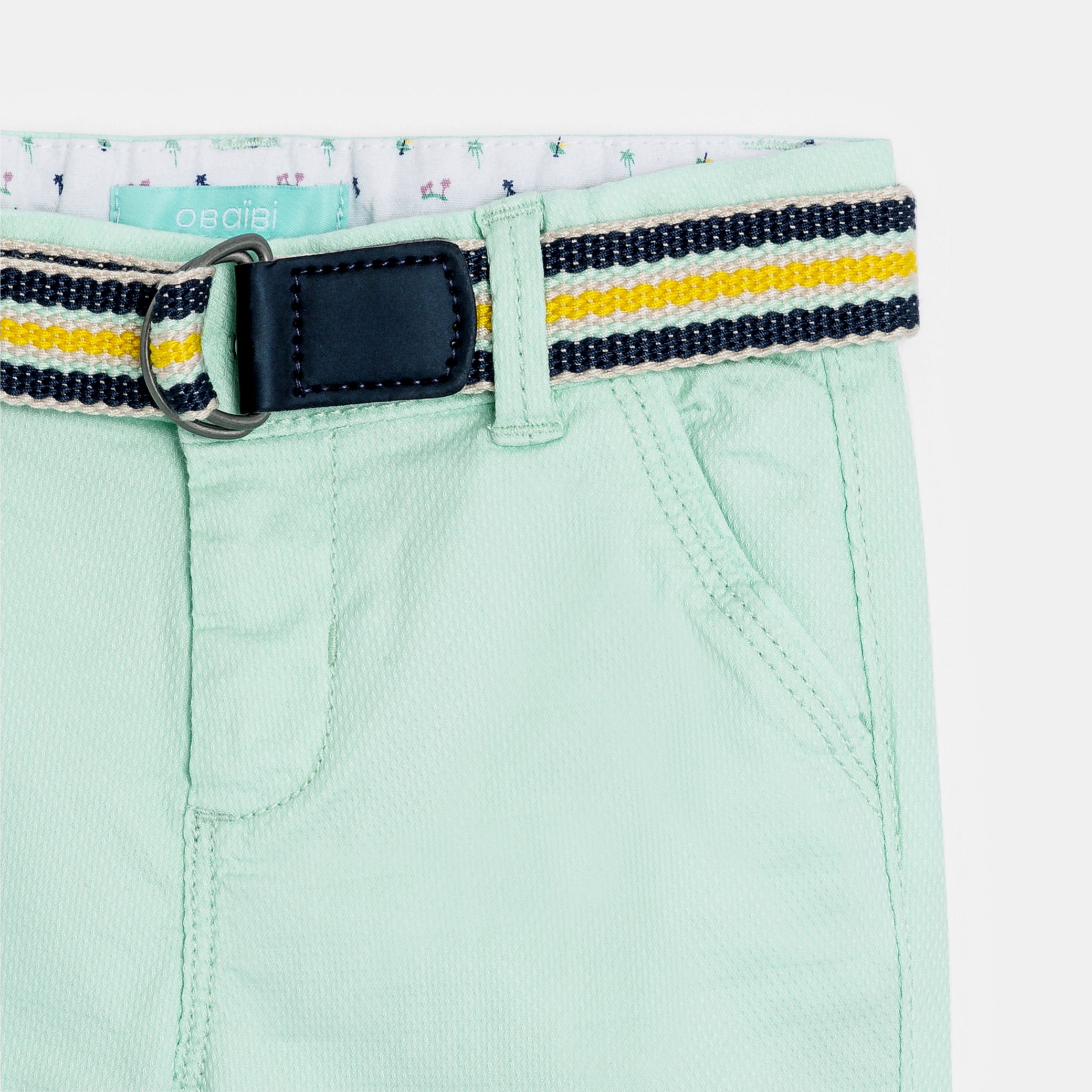 Quần short vải Bermuda lạ mắt