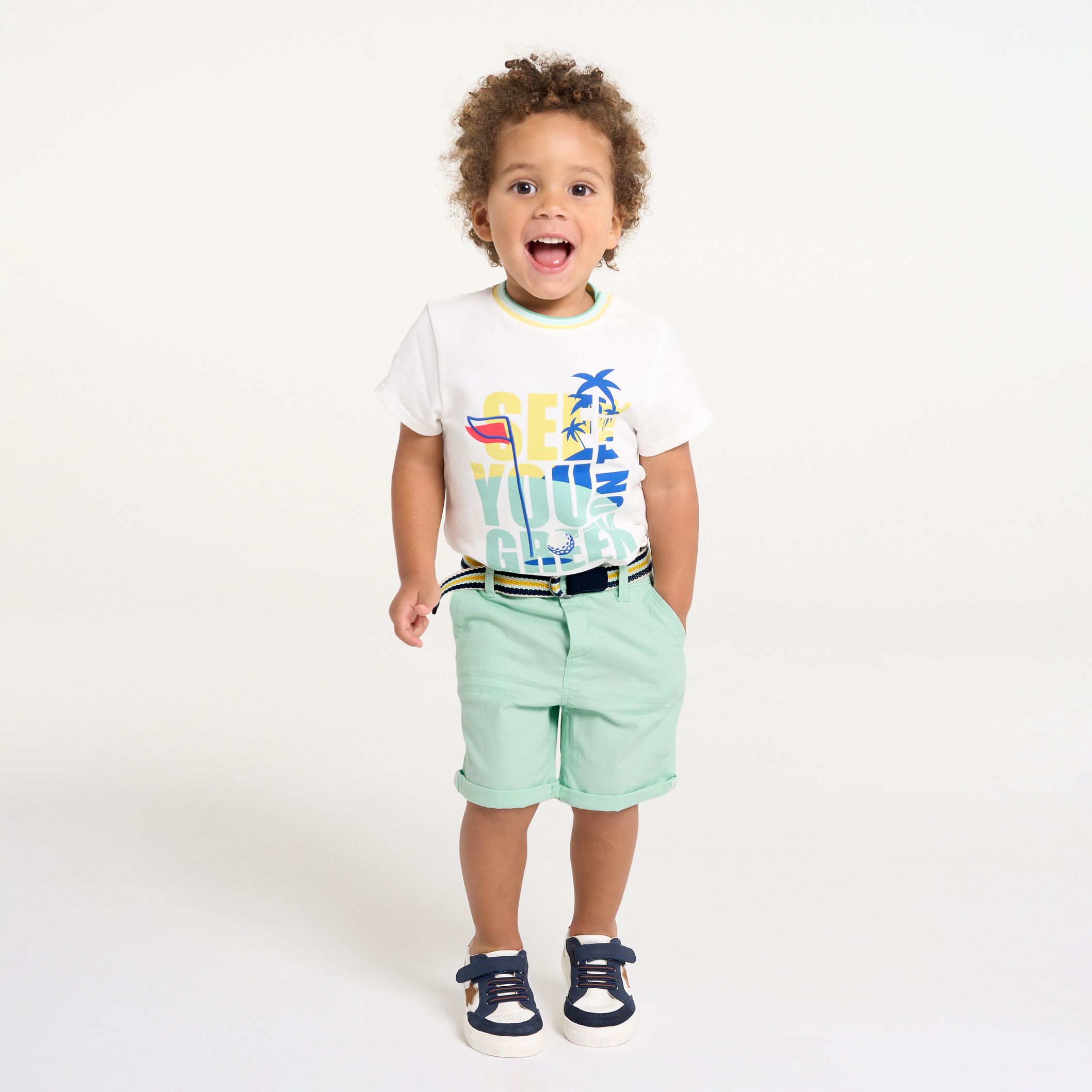 Quần short vải Bermuda lạ mắt