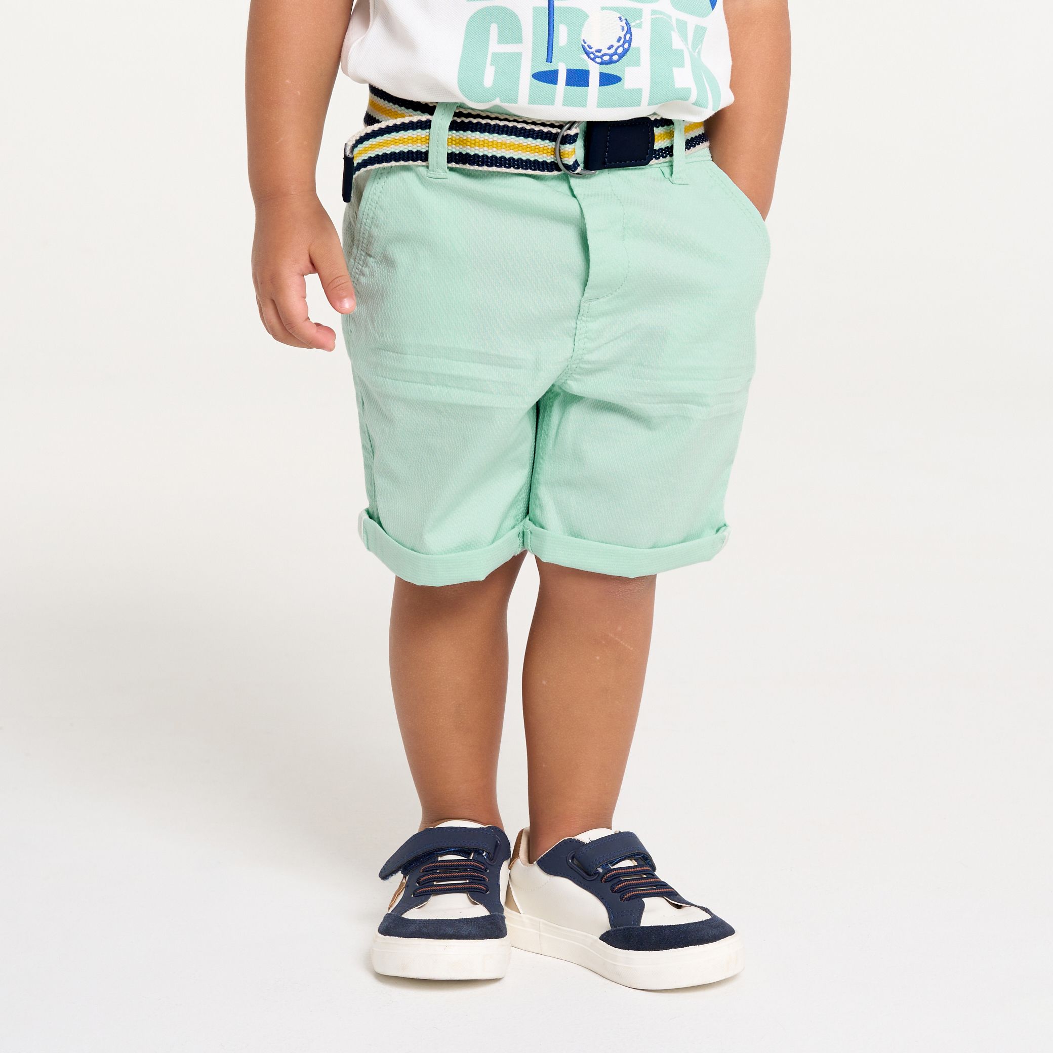 Quần short vải Bermuda lạ mắt