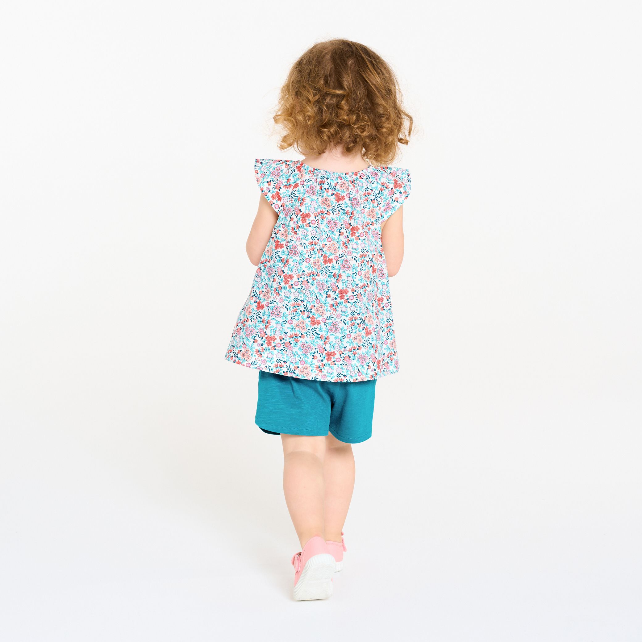 Bộ áo hoa và quần short