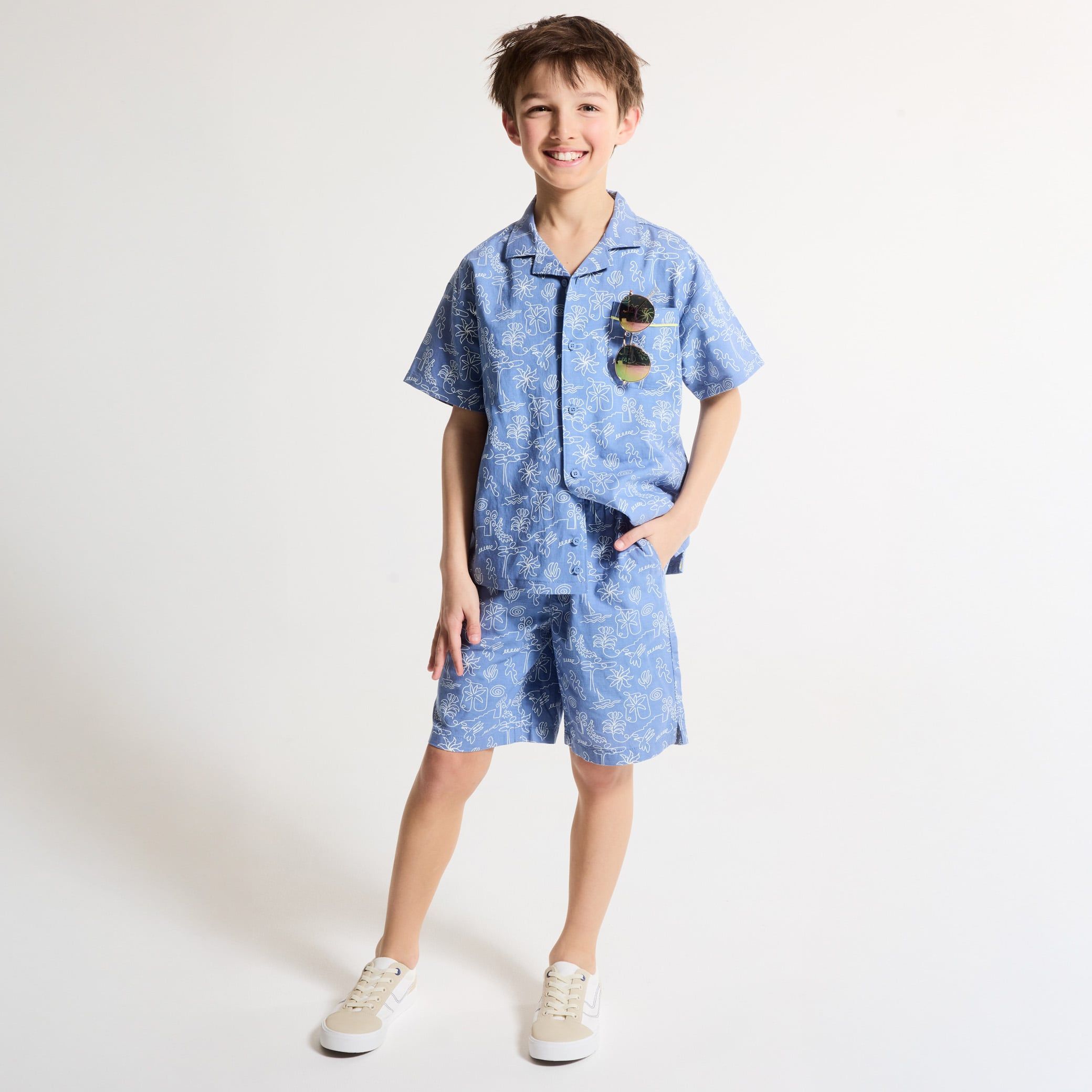 Áo sơ mi ngắn tay in họa tiết