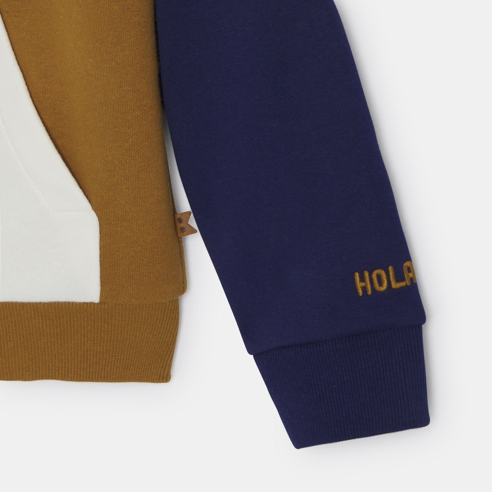 Áo hoodie phối màu cho bé trai