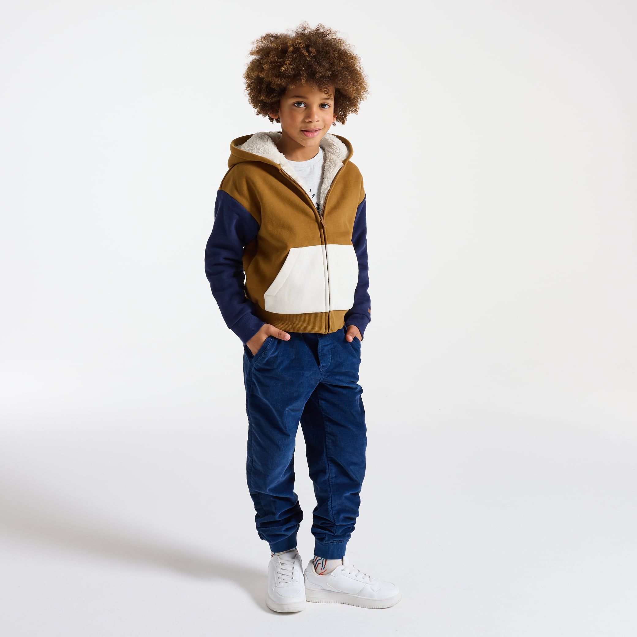 Áo hoodie phối màu cho bé trai