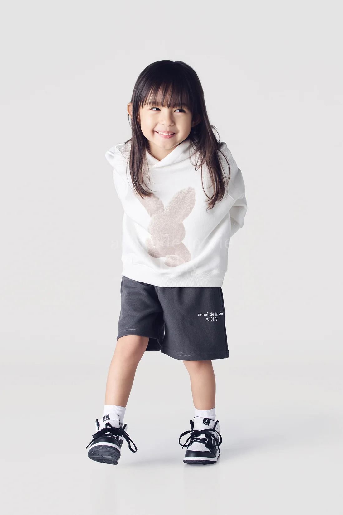 ADLV - [KIDS] Quần Shorts Basic Logo Than Chì