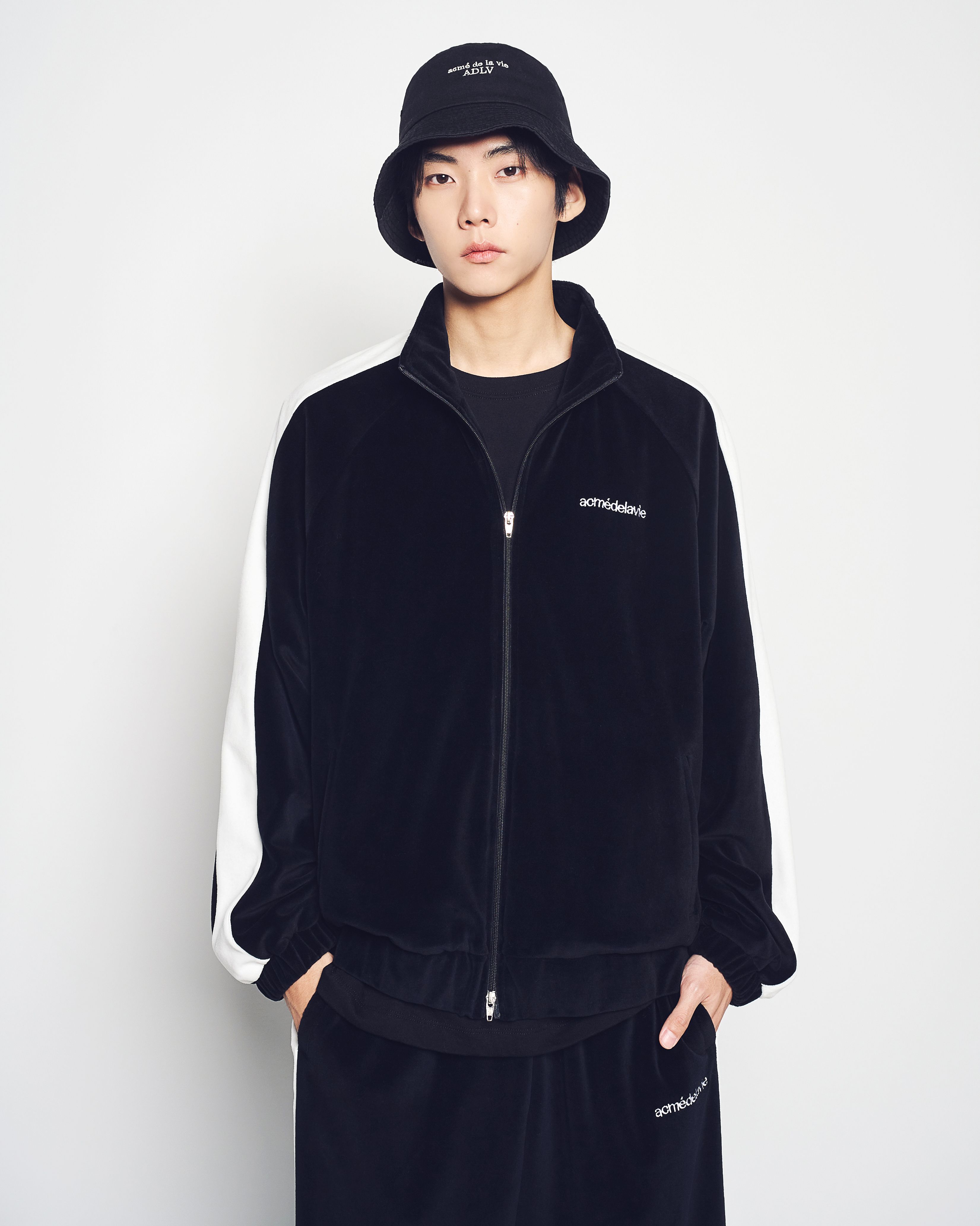 ADLV - Áo Khoác thể thao Velour High Neck Đen