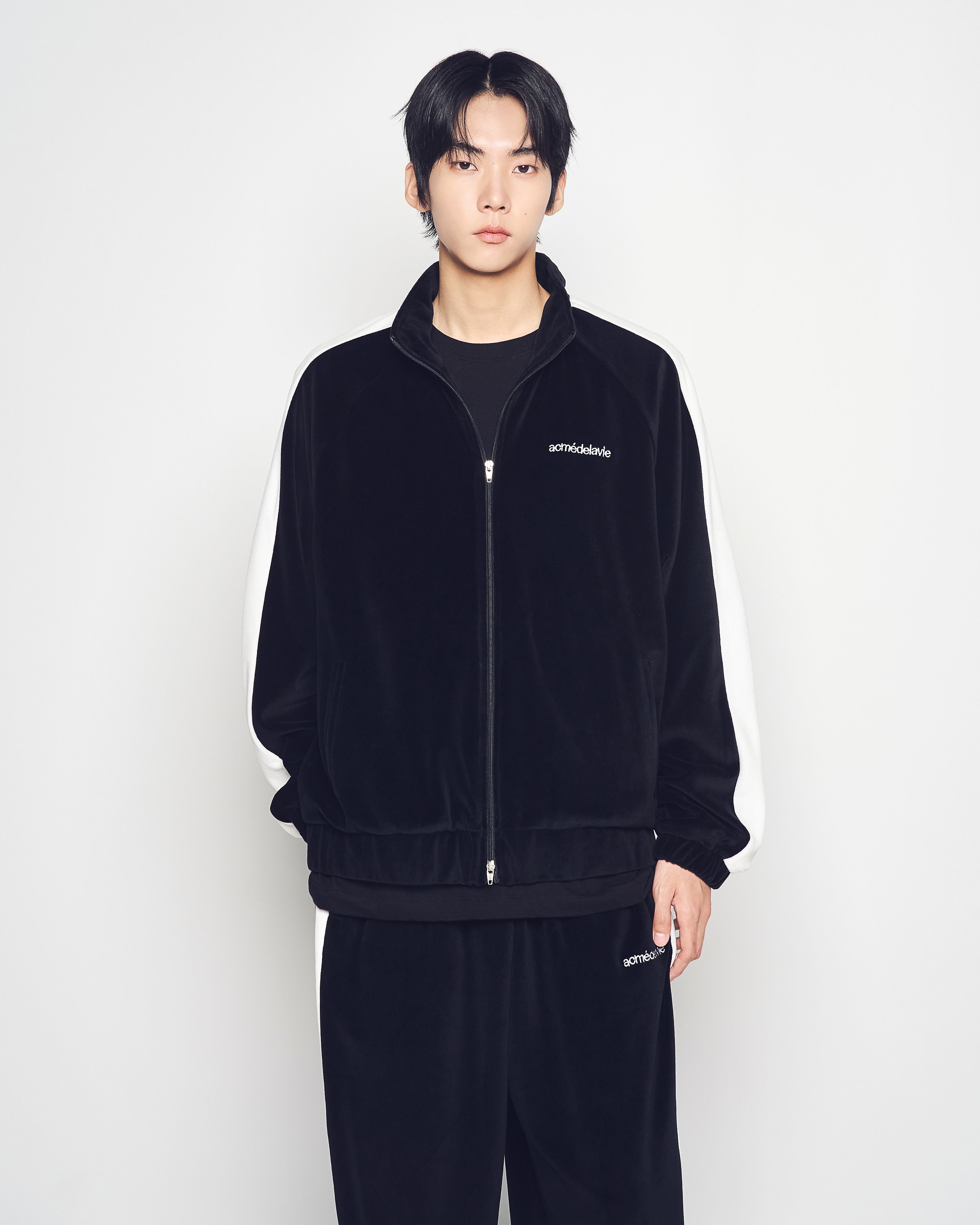 ADLV - Áo Khoác thể thao Velour High Neck Đen