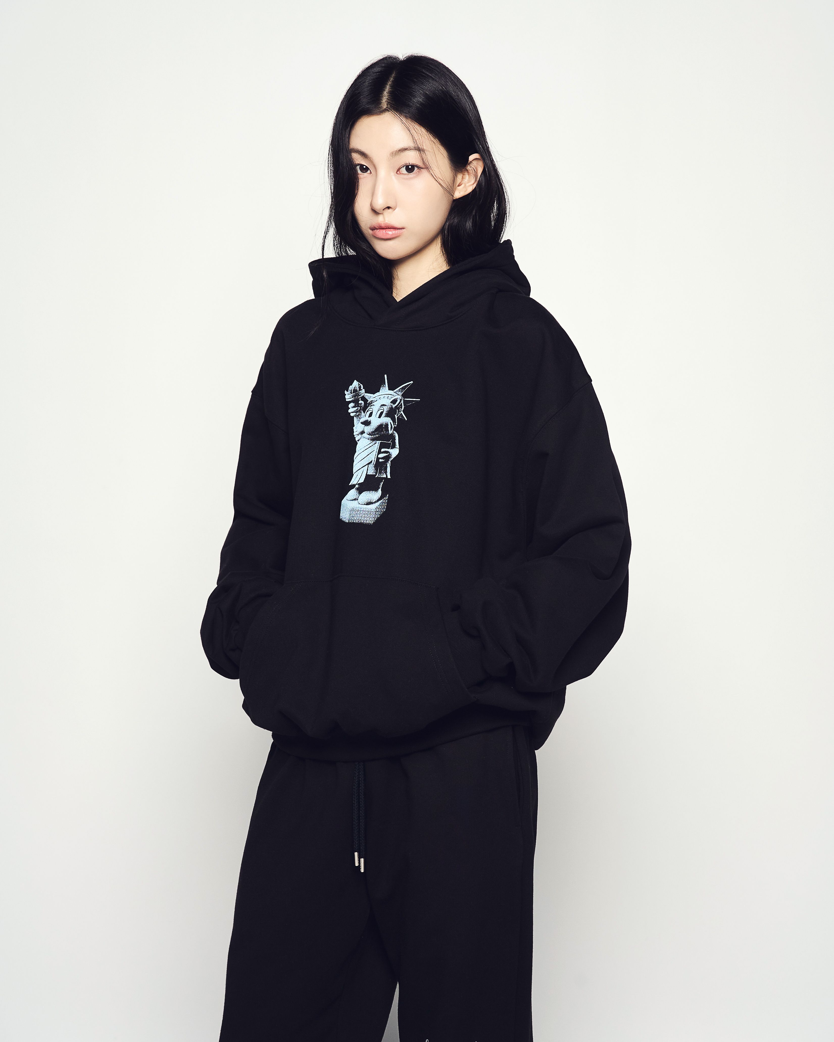 ADLV - Áo Hoodie AC Bear Statue Of Liberty Đen