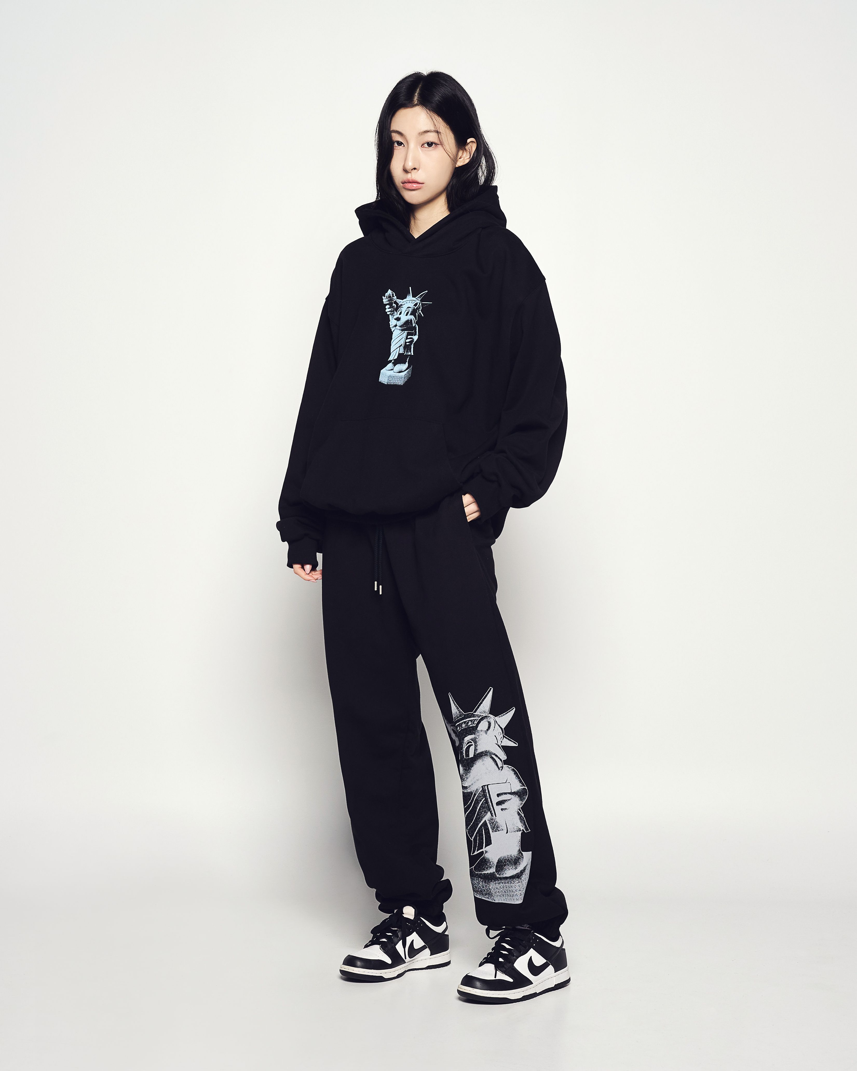 ADLV - Áo Hoodie AC Bear Statue Of Liberty Đen