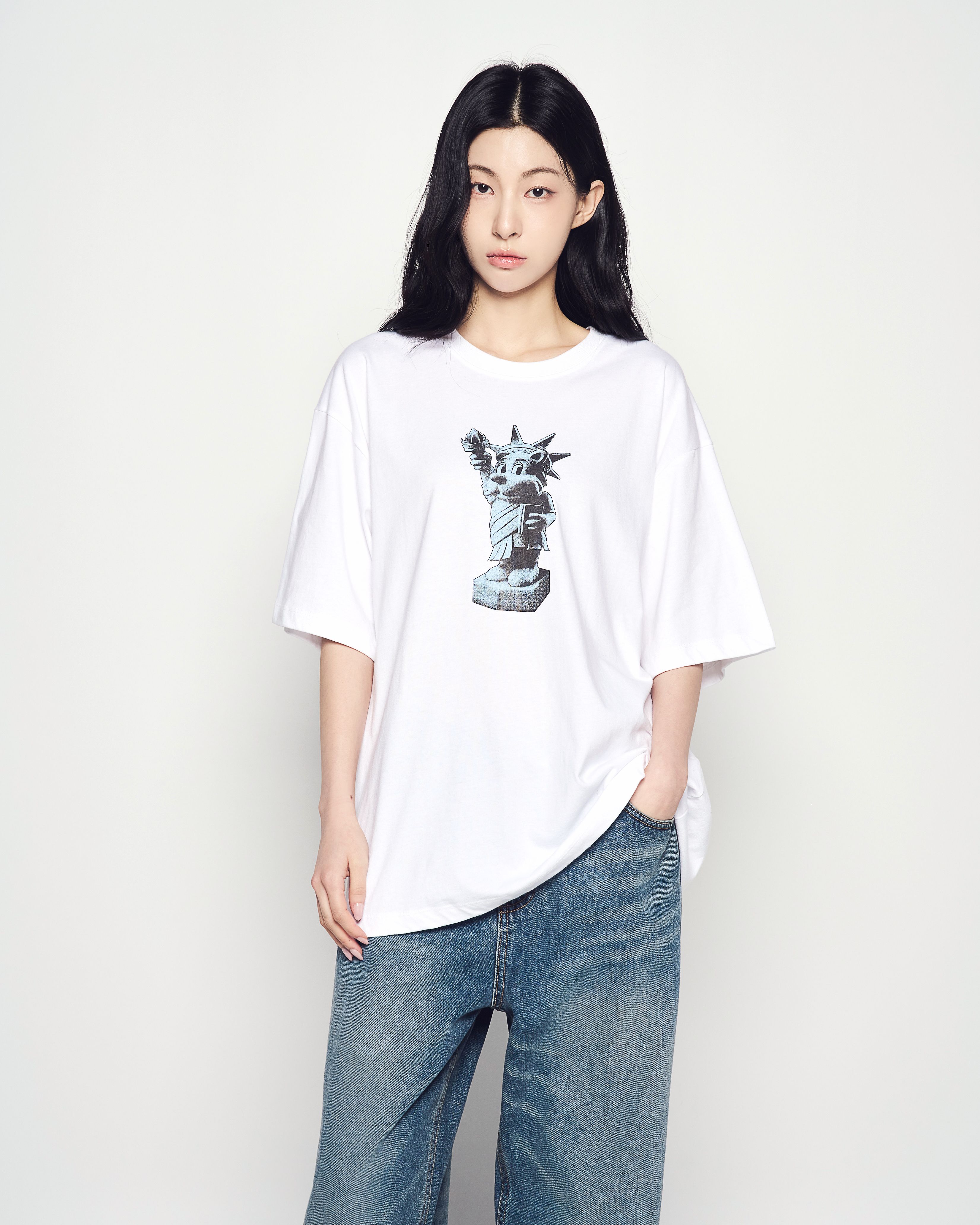 ADLV - Áo Thun AC Bear Statue Of Liberty Trắng