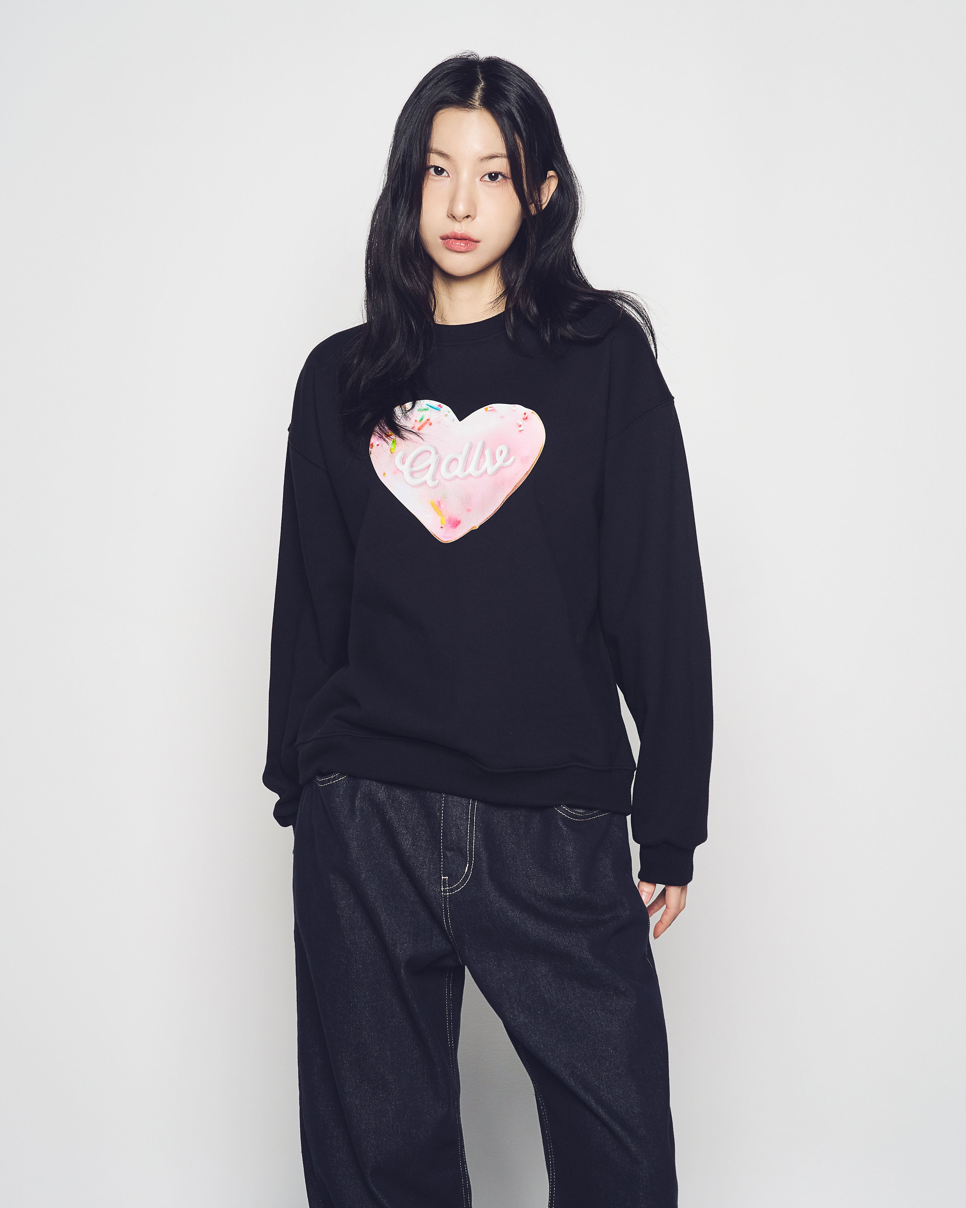 ADLV - Áo Nỉ nữ Heart Doughnut Đen
