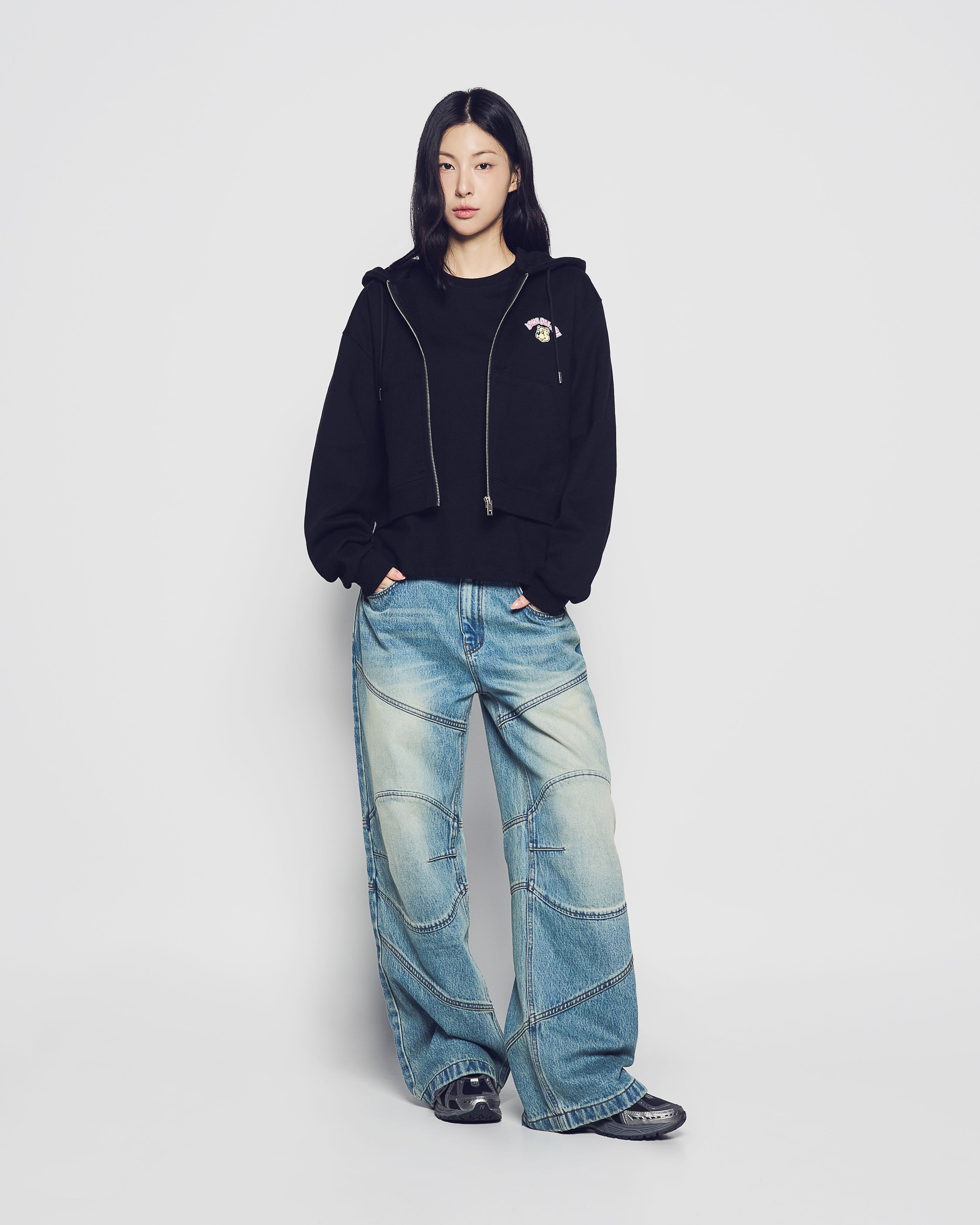 ADLV - Áo Hoodie nữ crop kéo khóa Mini AC Bear Đen