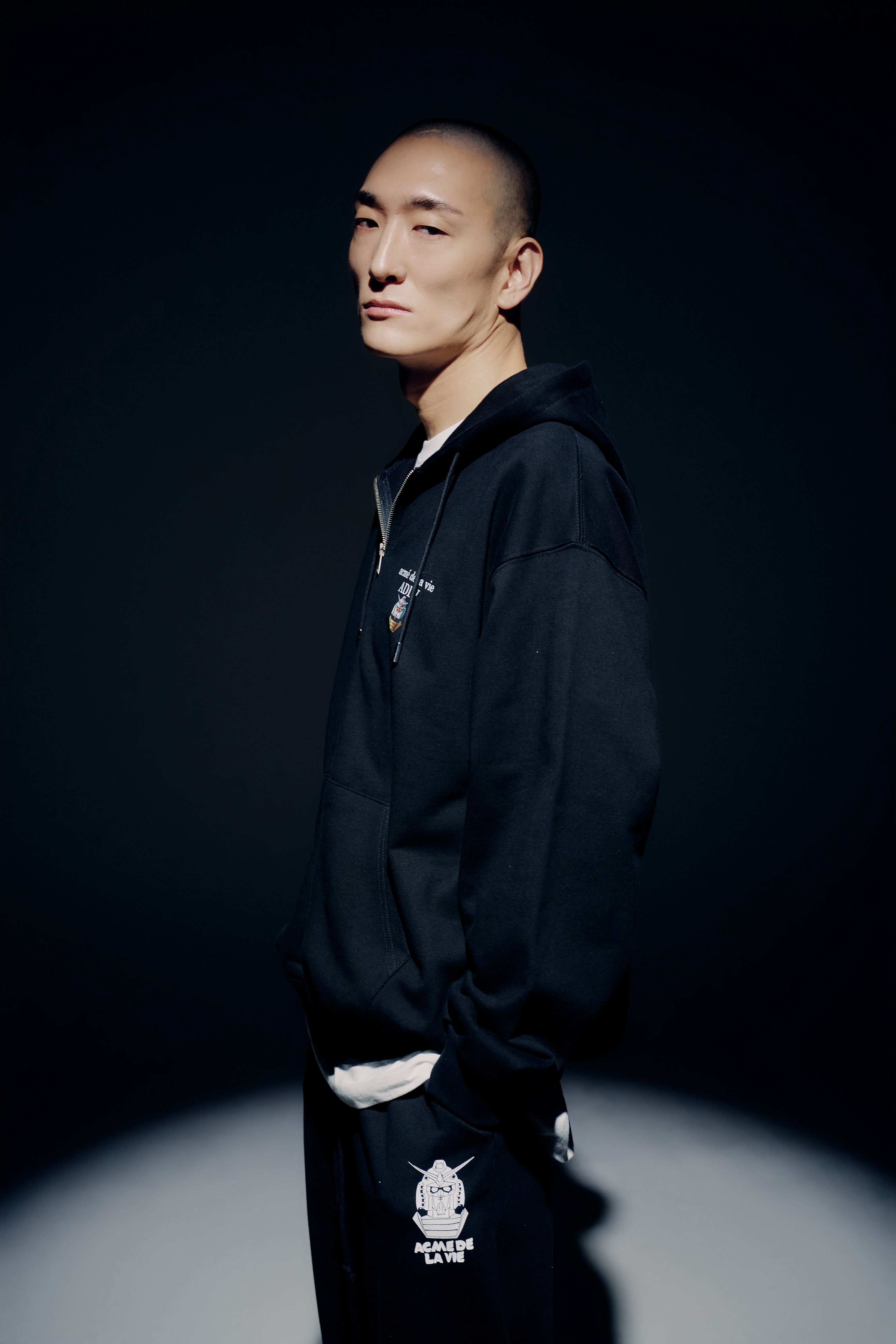 ADLV - Áo Hoodie kéo khóa MOBILE SUIT GUNDAM Basic Logo Đen