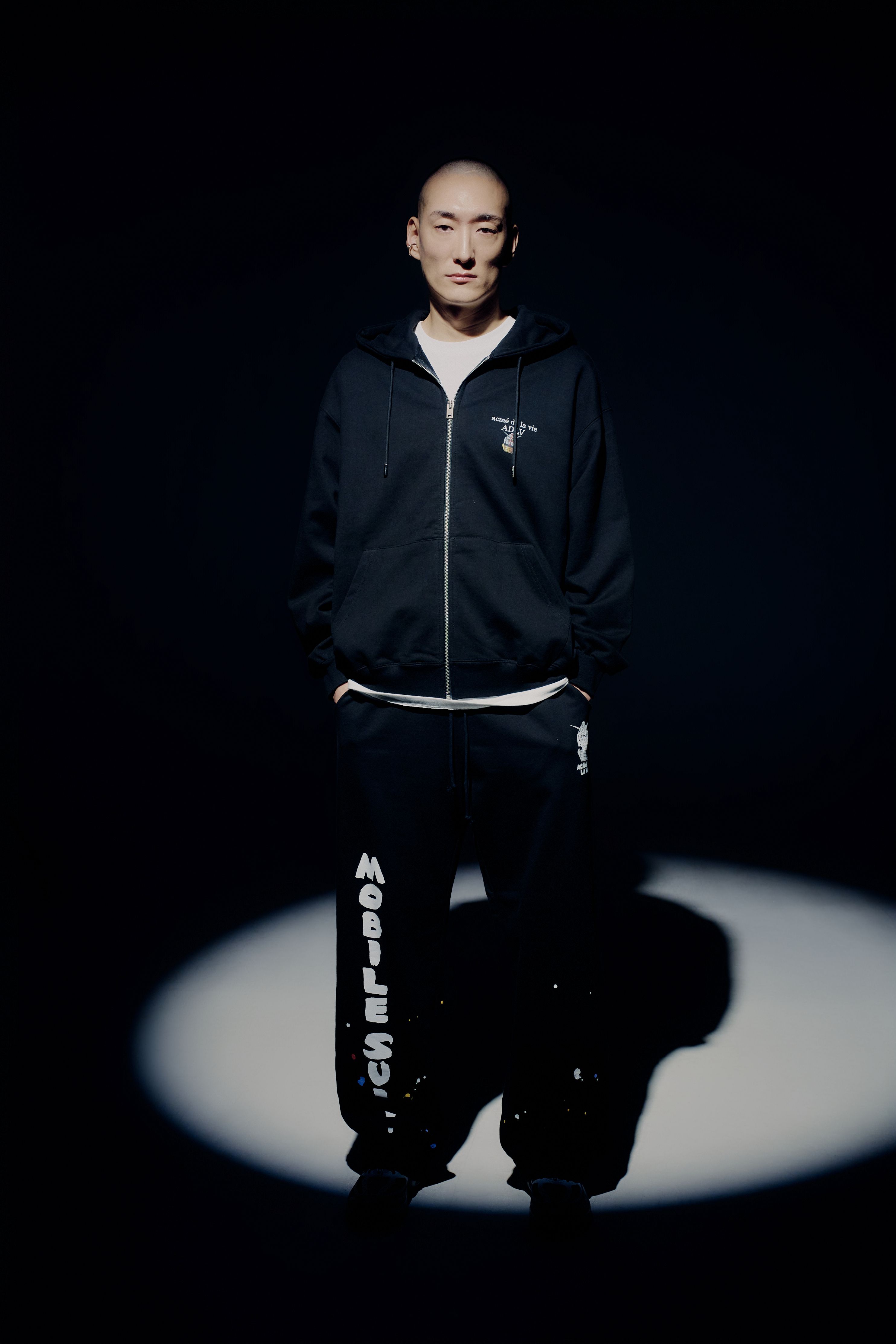 ADLV - Áo Hoodie kéo khóa MOBILE SUIT GUNDAM Basic Logo Đen