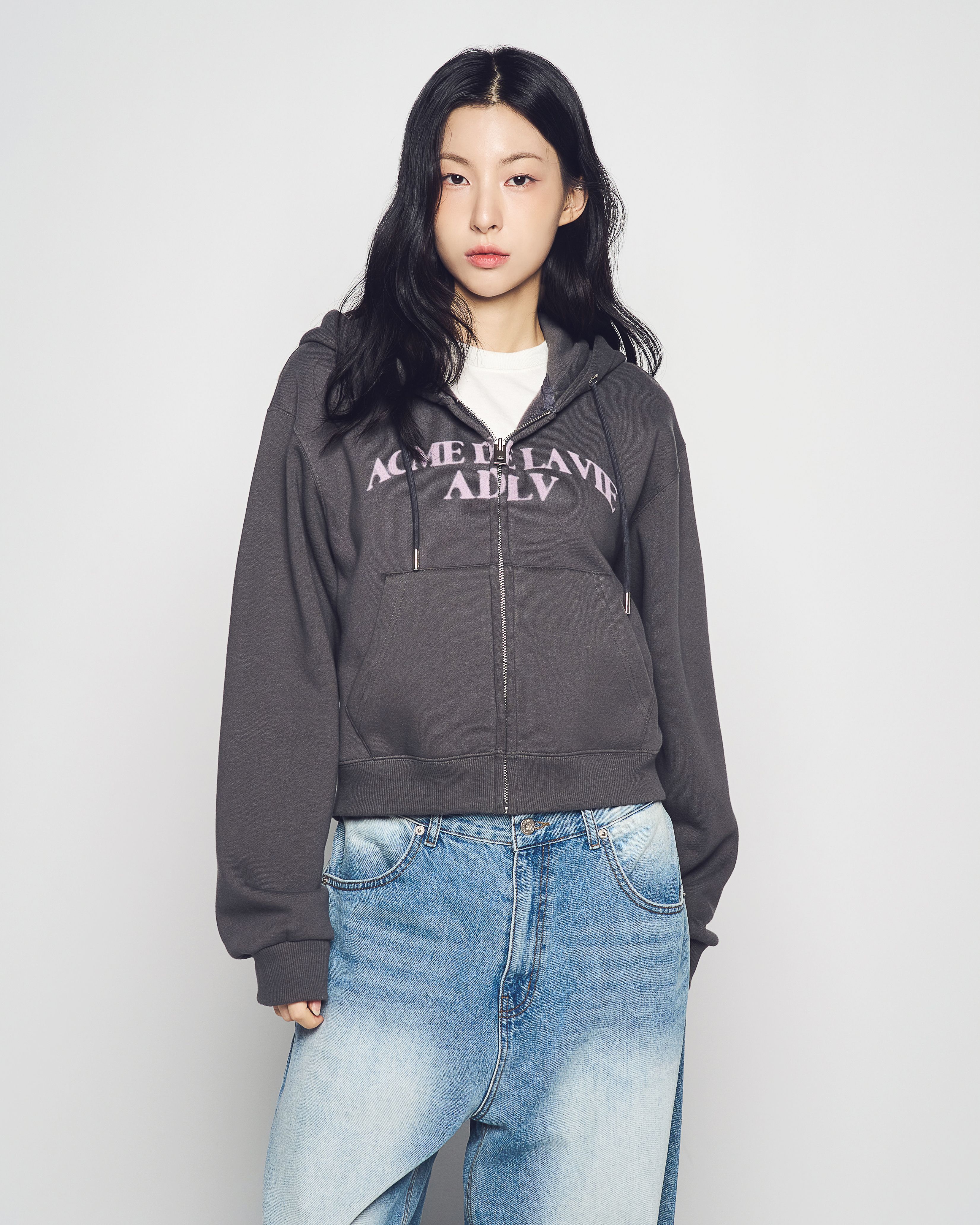 ADLV - Áo Hoodie nữ crop kéo khóa Arch Shaped Logo Napping Than chì