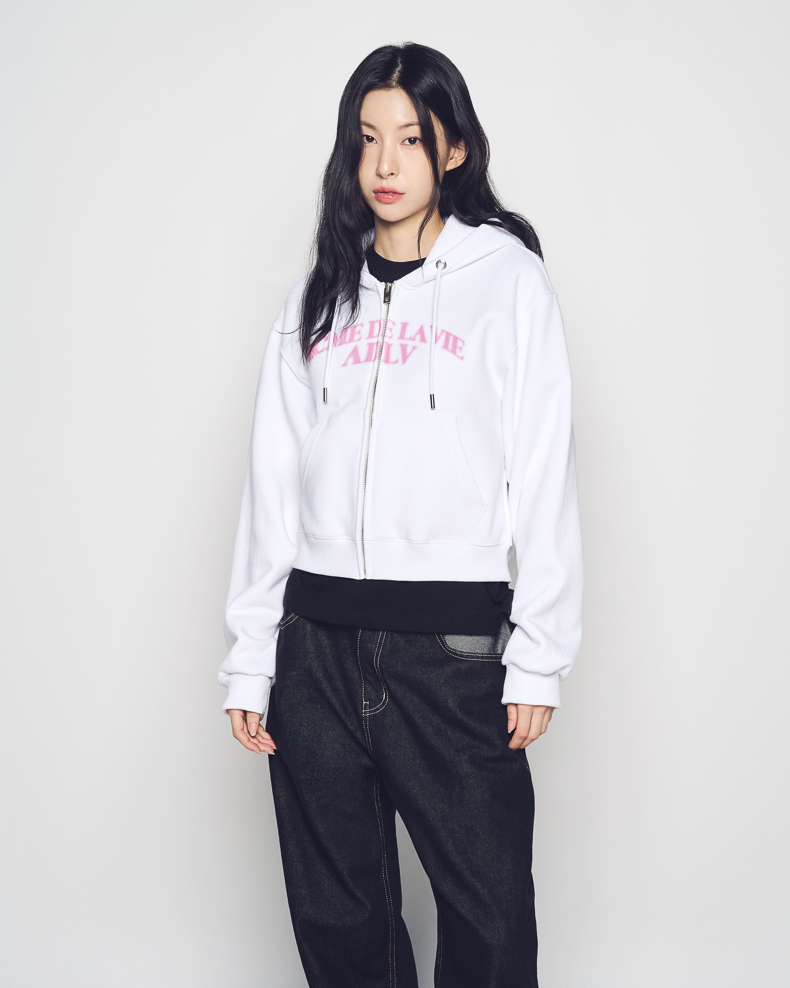 ADLV - Áo Hoodie nữ crop kéo khóa Arch Shaped Logo Napping Trắng