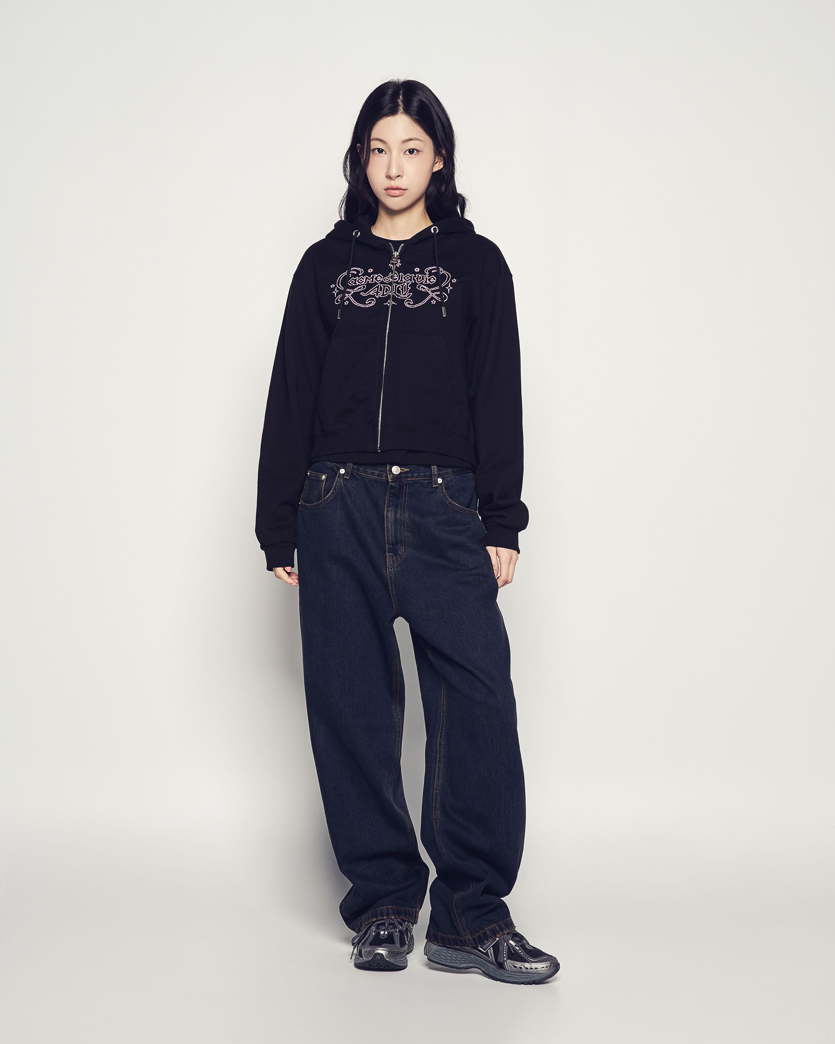 ADLV - Áo Hoodie nữ crop kéo khóa Princess Font Đen