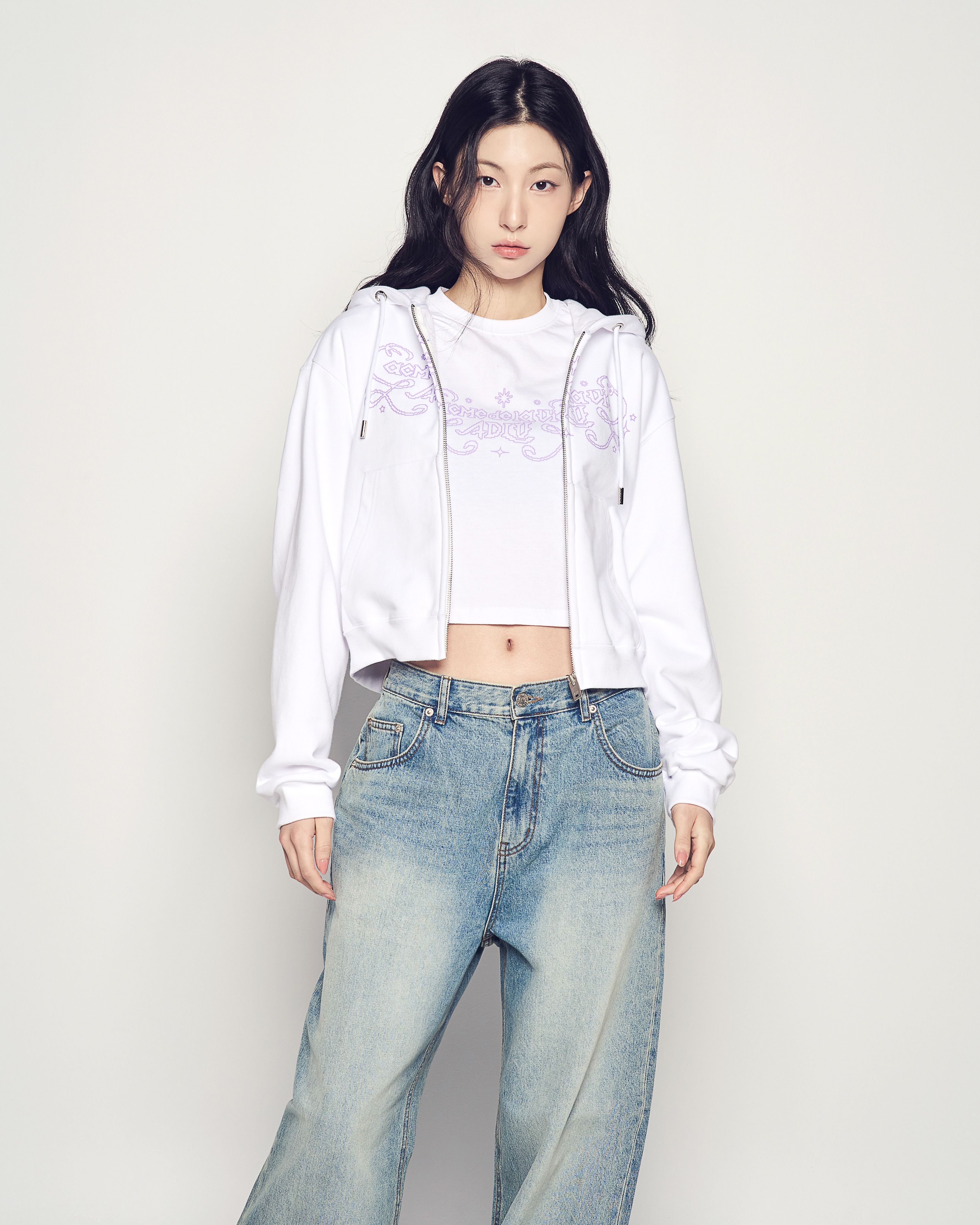 ADLV - Áo Hoodie nữ crop kéo khóa Princess Font Trắng