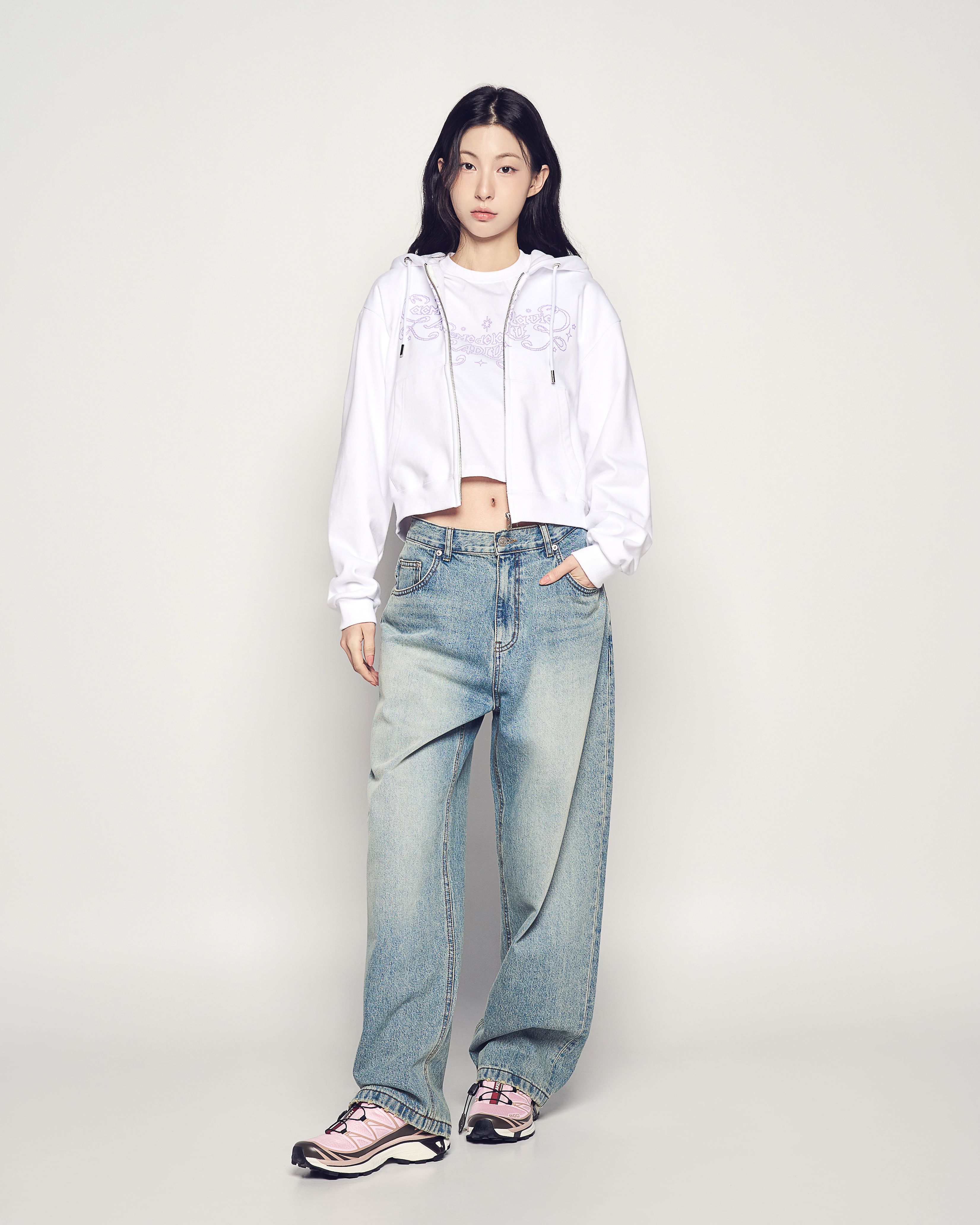 ADLV - Áo Hoodie nữ crop kéo khóa Princess Font Trắng