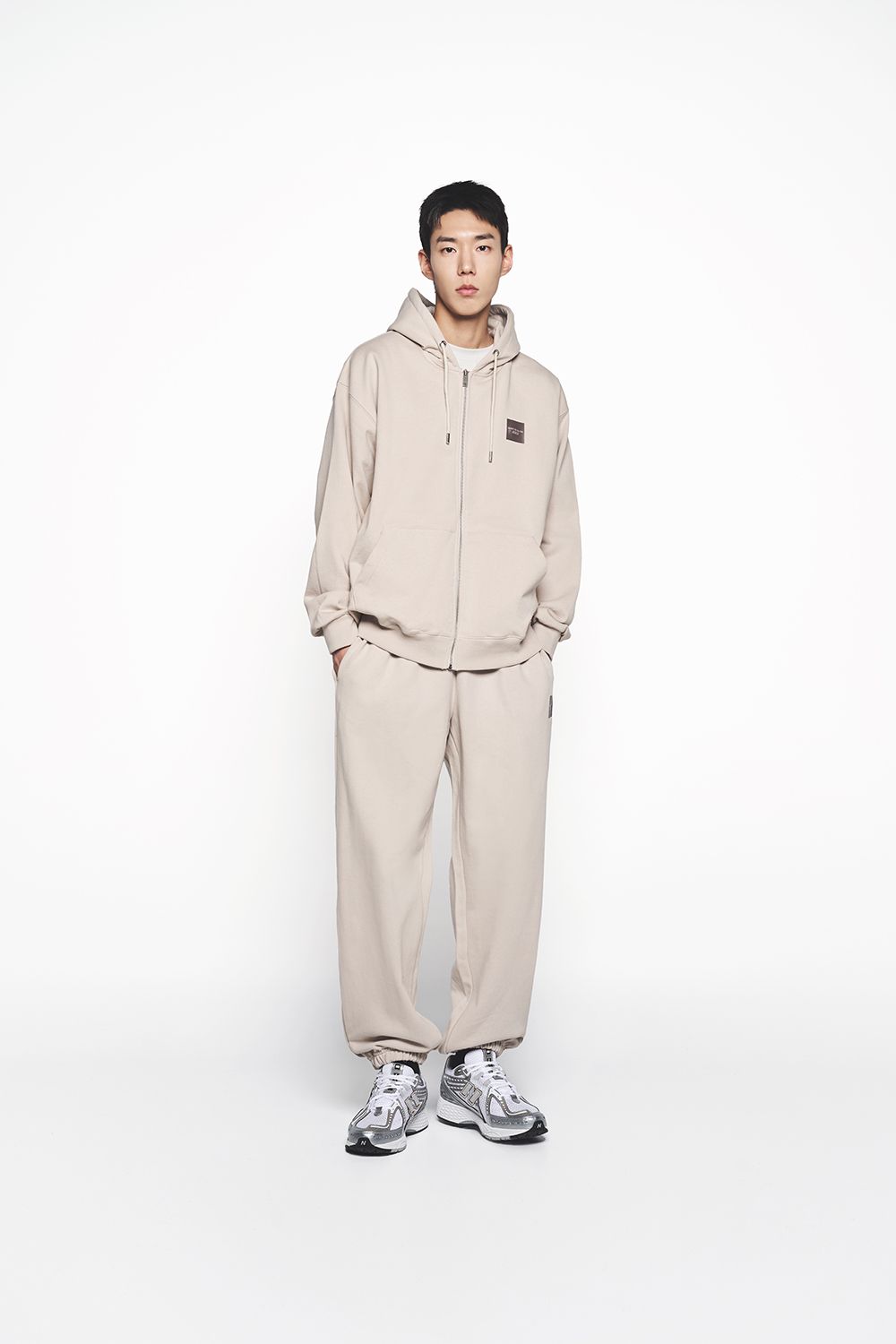 ADLV - Quần Jogger Box Basic Logo Be
