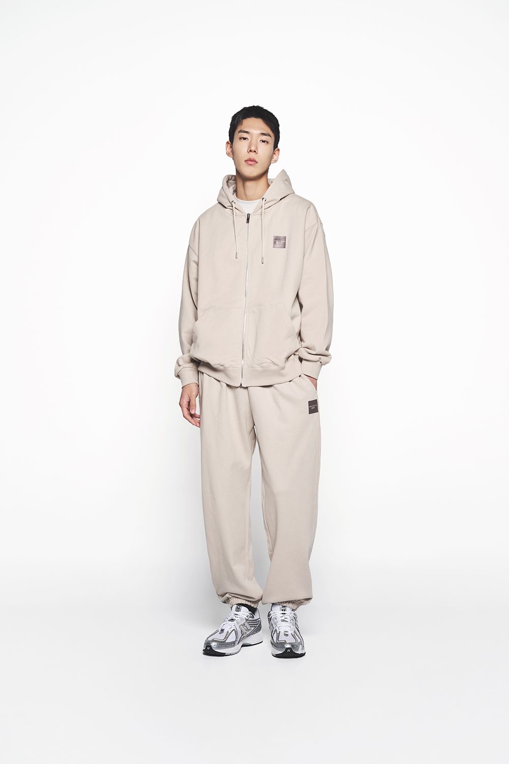 ADLV - Quần Jogger Box Basic Logo Be