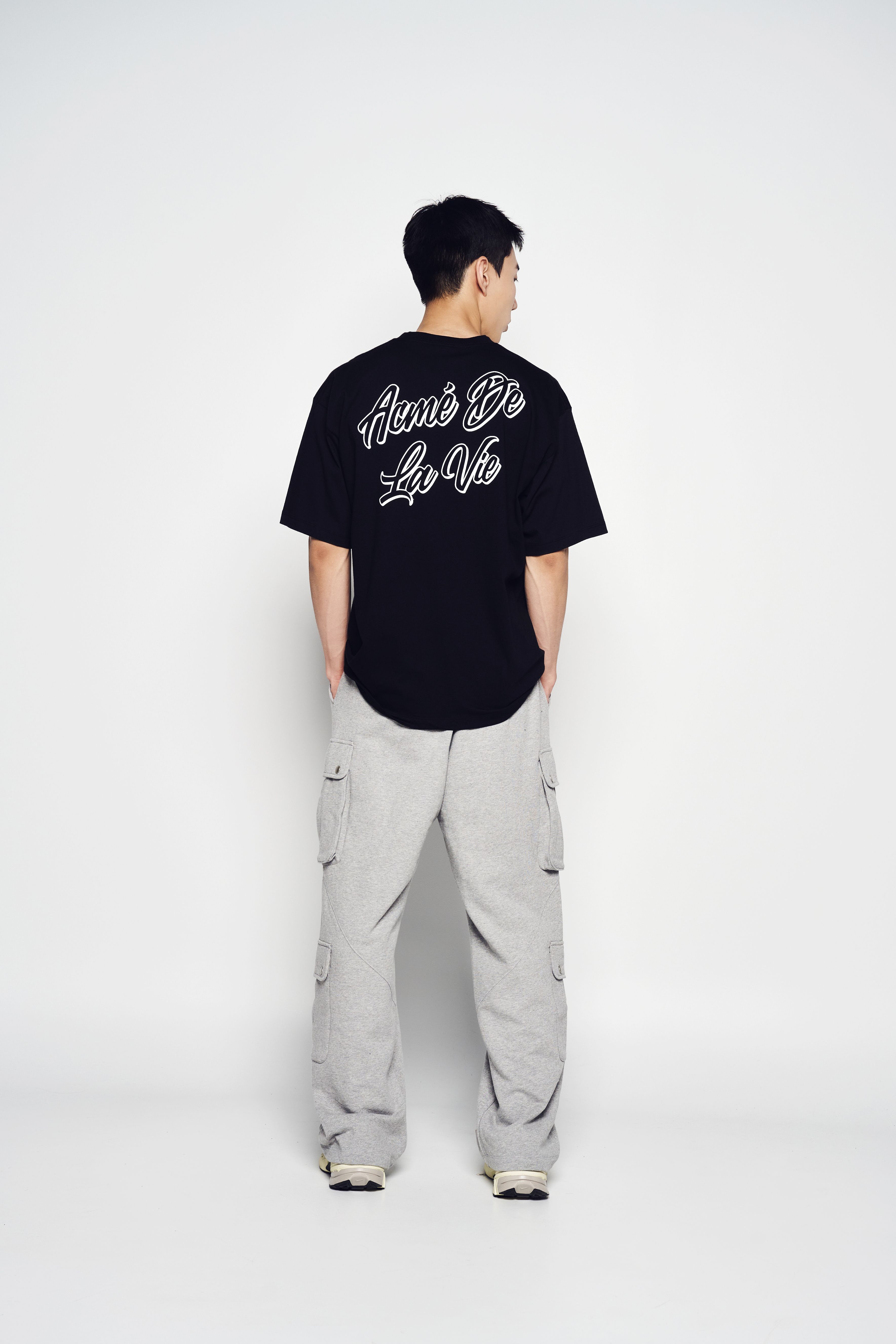 Áo Thun Outline Script Logo Đen