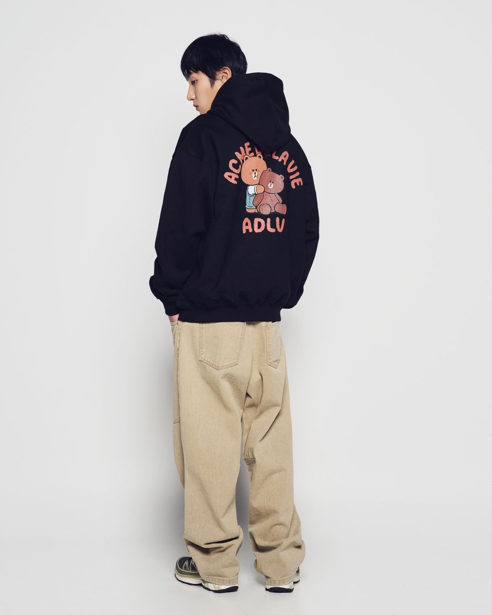 ADLV - Áo hoodie BEAR DOLL HUG BROWN LINE FRIENDS Đen