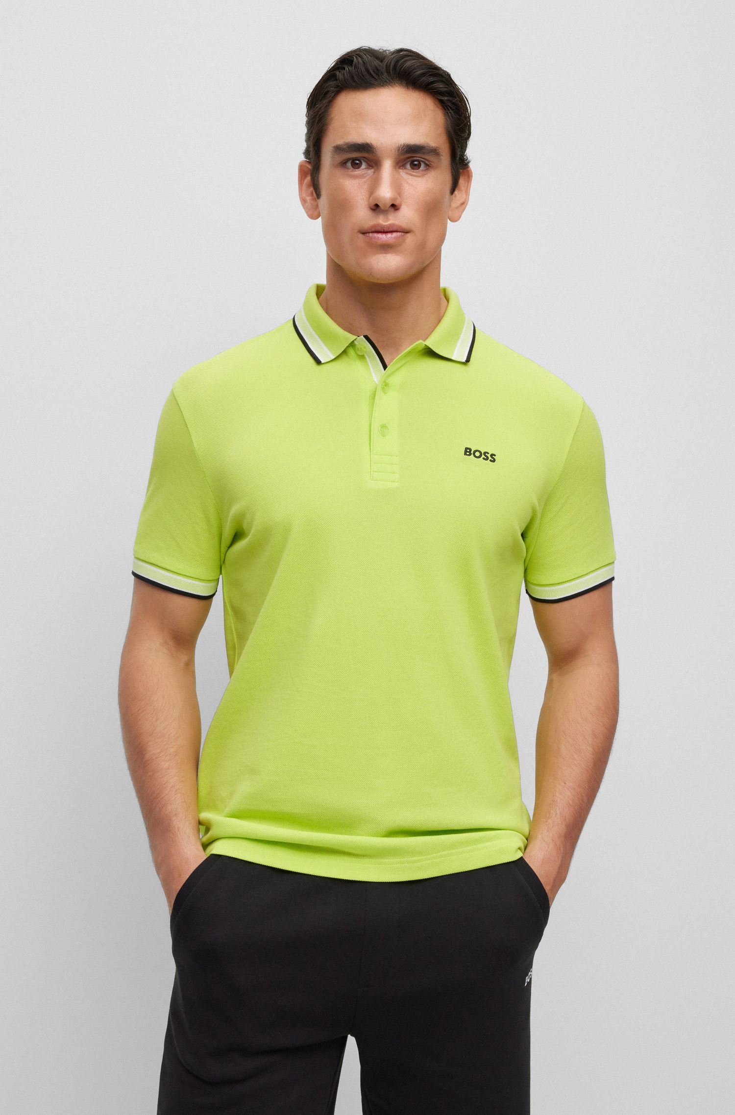 Áo polo dáng slim fit có phối màu tương phản