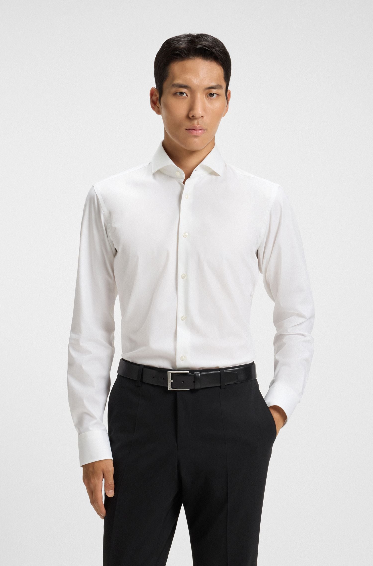 Áo sơ mi công sở dáng regular fit, chất liệu vải chéo co giãn