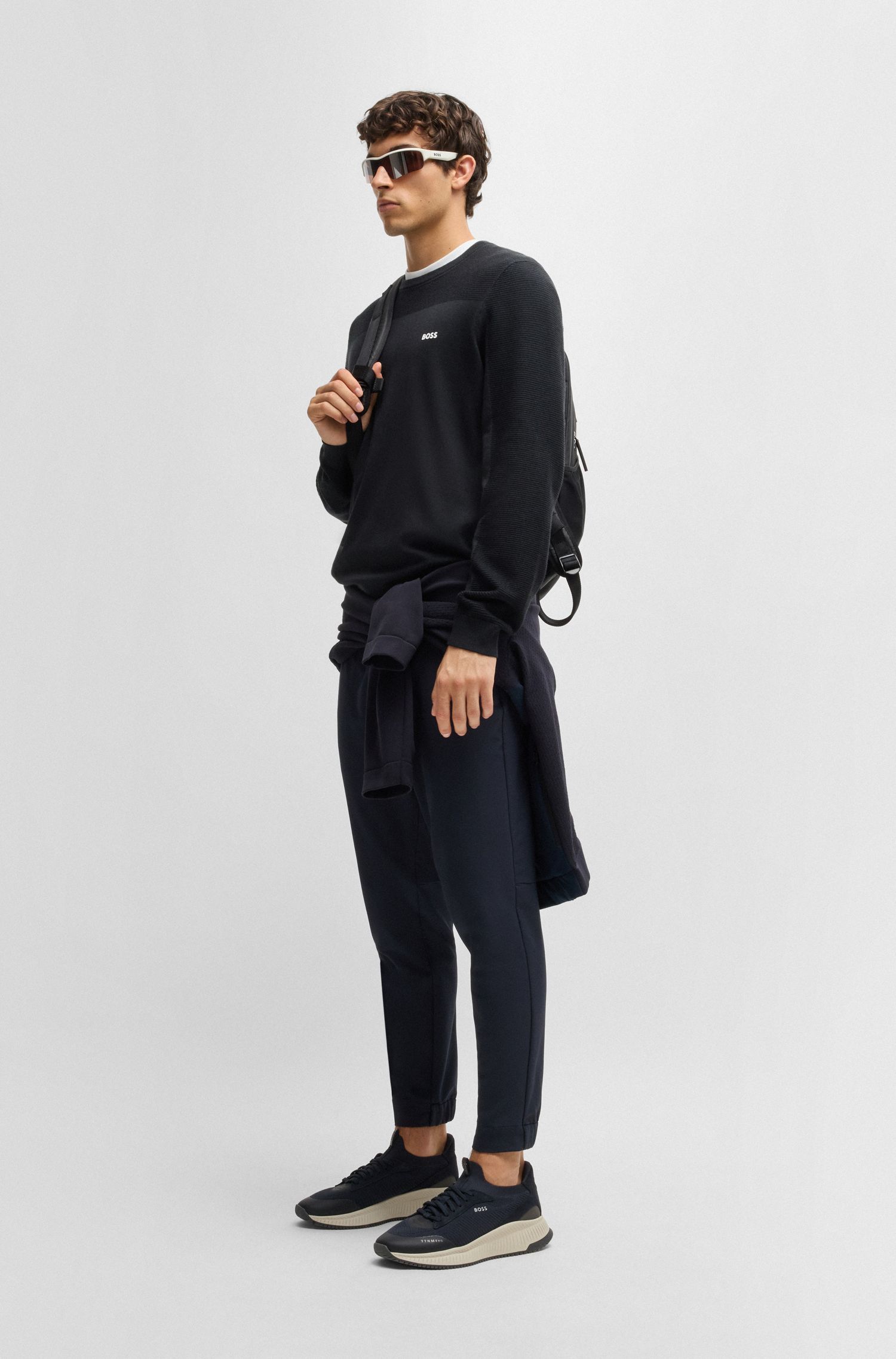 BOSS - Áo sweater cổ tròn với logo từ vải dry-flex thoáng khí