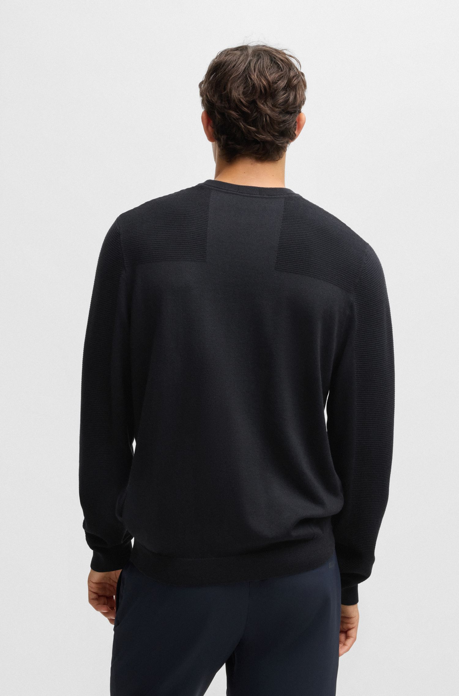 BOSS - Áo sweater cổ tròn với logo từ vải dry-flex thoáng khí