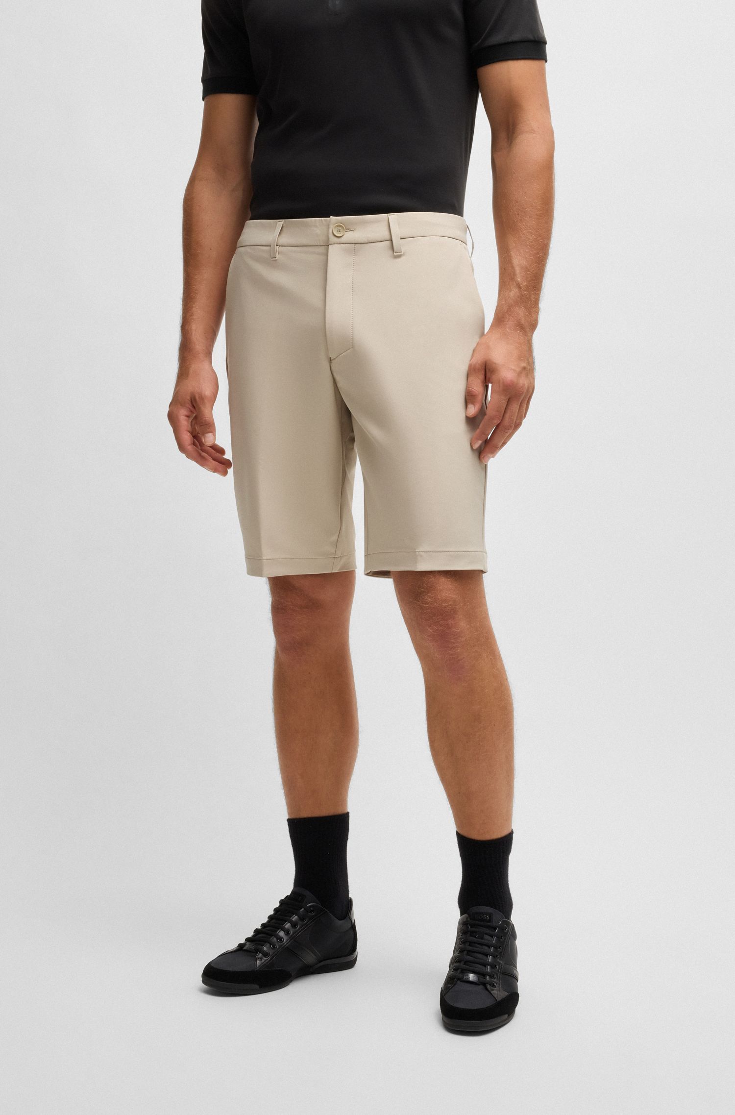 Quần short slim-fit co giãn bốn chiều