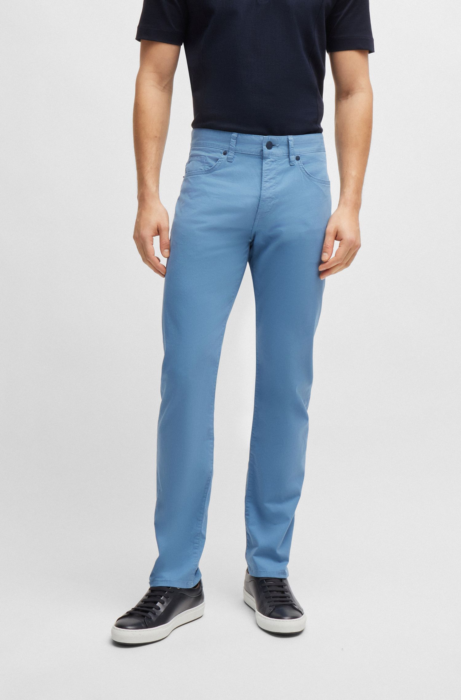 Quần jeans dáng ôm slim fit từ denim satin nhẹ