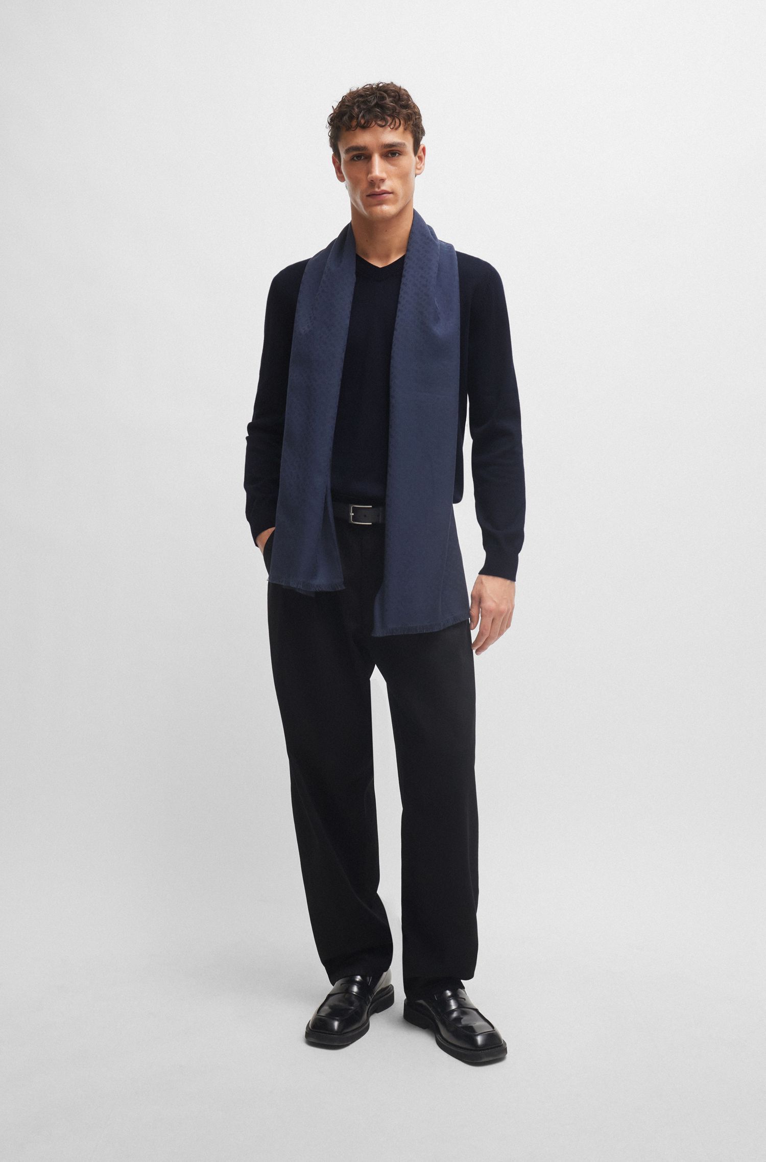 BOSS - Áo sweater cổ V cotton nguyên chất với logo thêu
