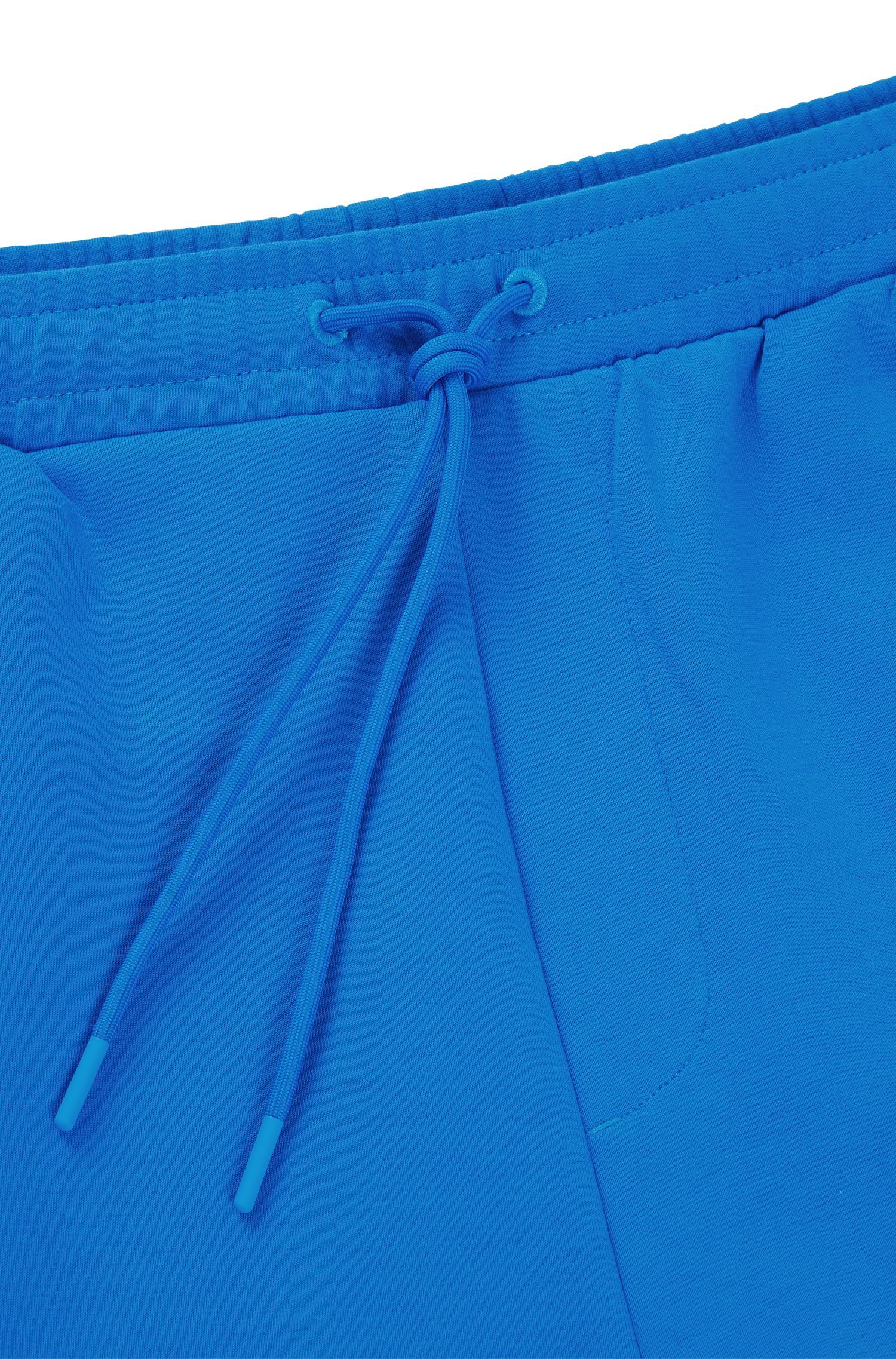 BOSS - Quần shorts regular-fit cotton có logo in chồng