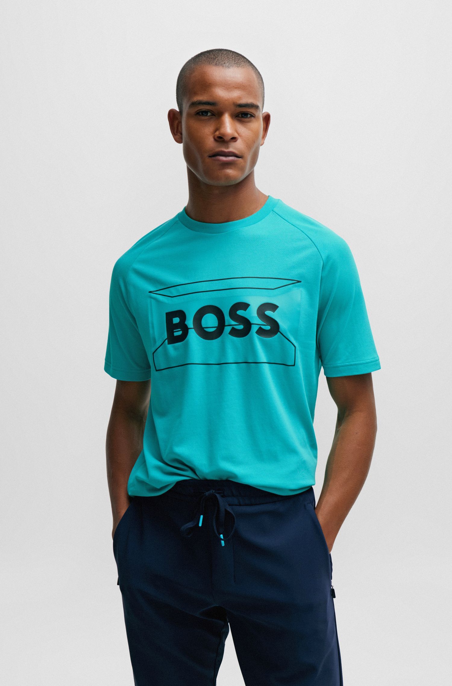 Áo thun dáng regular fit vải cotton pha với hoạ tiết logo