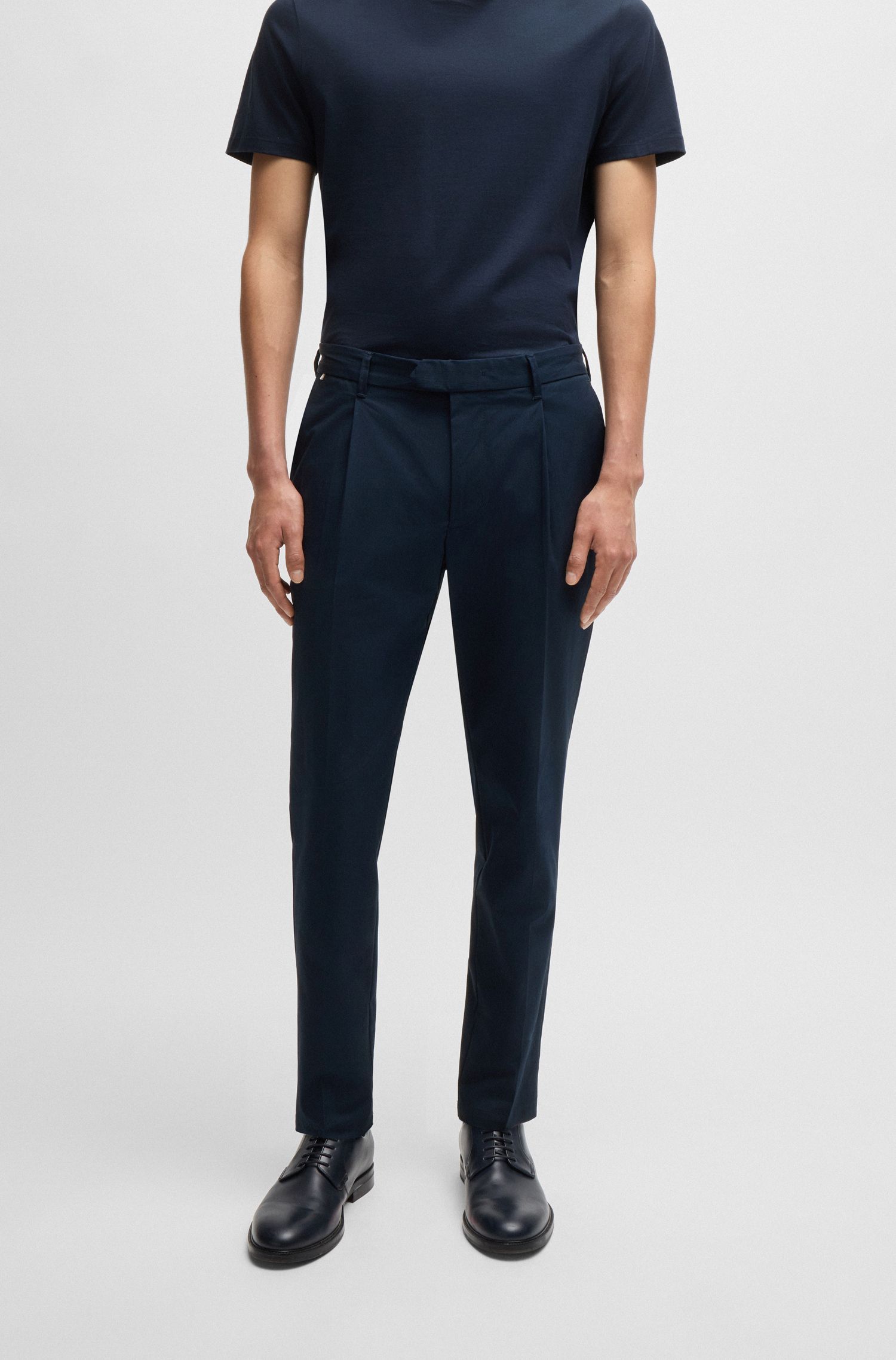 Quần dài dáng regular fit từ cotton stretch