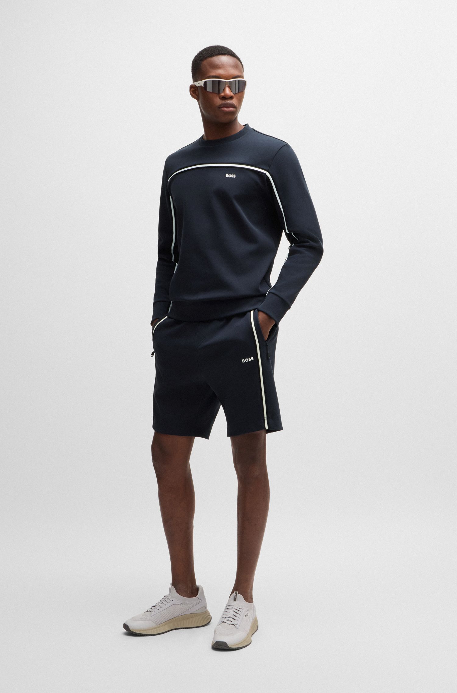 BOSS - Quần shorts dáng regular-fit có đường kẻ đặc trưng