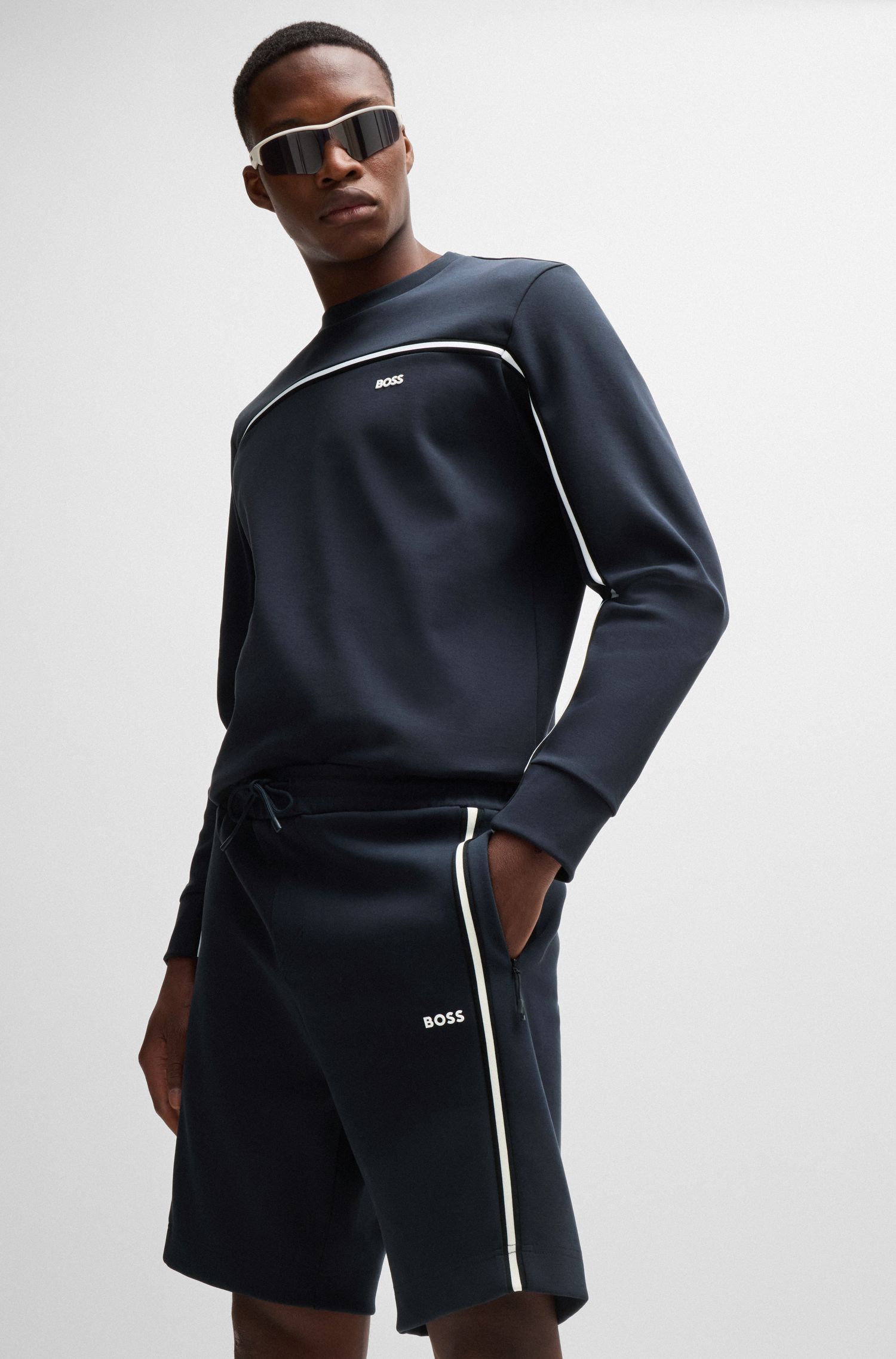 BOSS - Quần shorts dáng regular-fit có đường kẻ đặc trưng