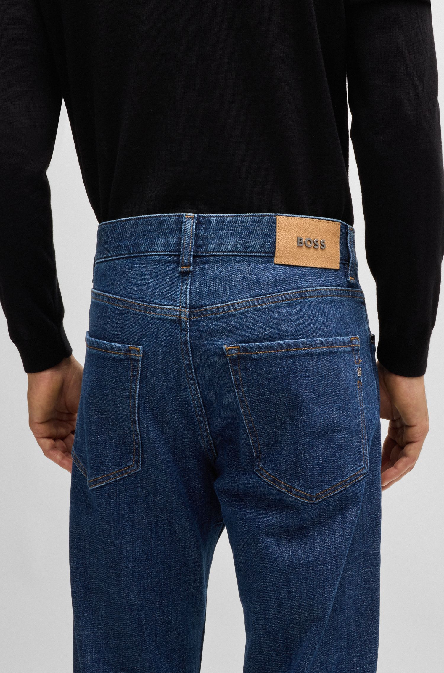 BOSS - Quần jeans dáng regular-fit vải denim co giãn