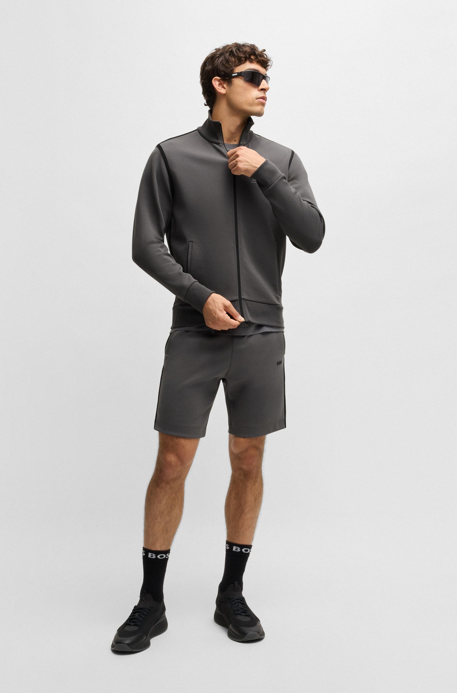 BOSS - Quần short dây rút có chi tiết logo và sọc kẻ