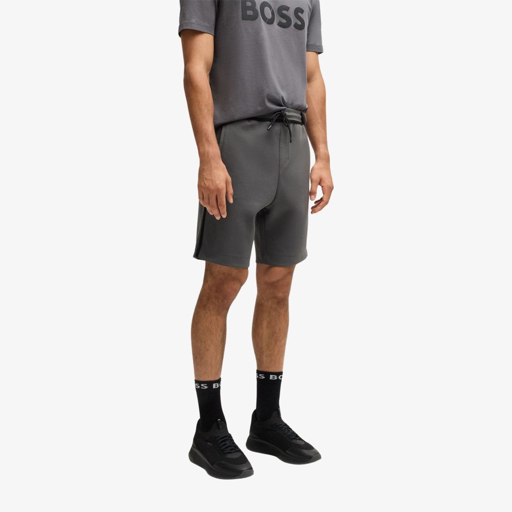 BOSS - Quần short dây rút có chi tiết logo và sọc kẻ