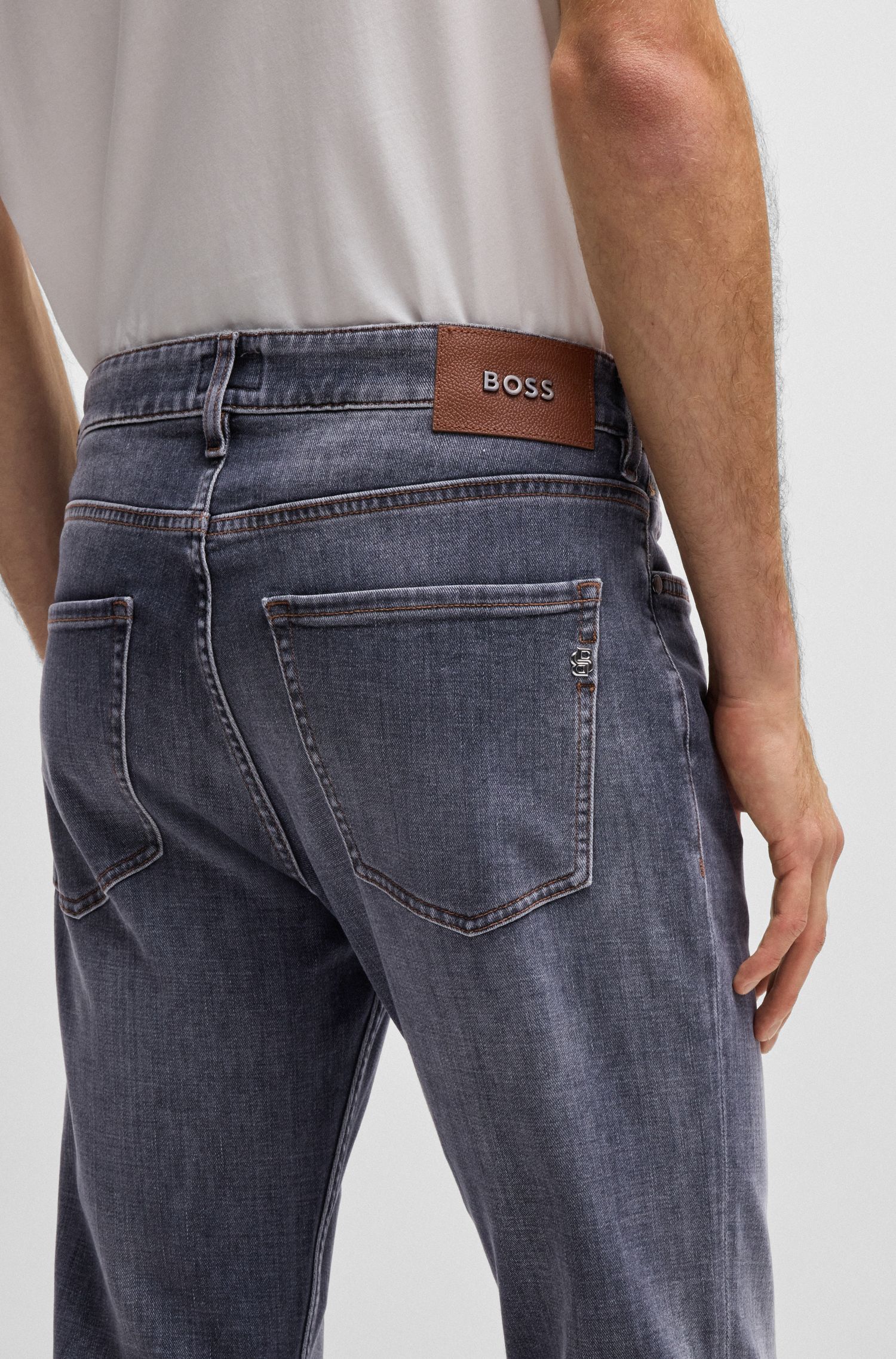 BOSS - Quần jeans dáng slim-fit vải denim mềm
